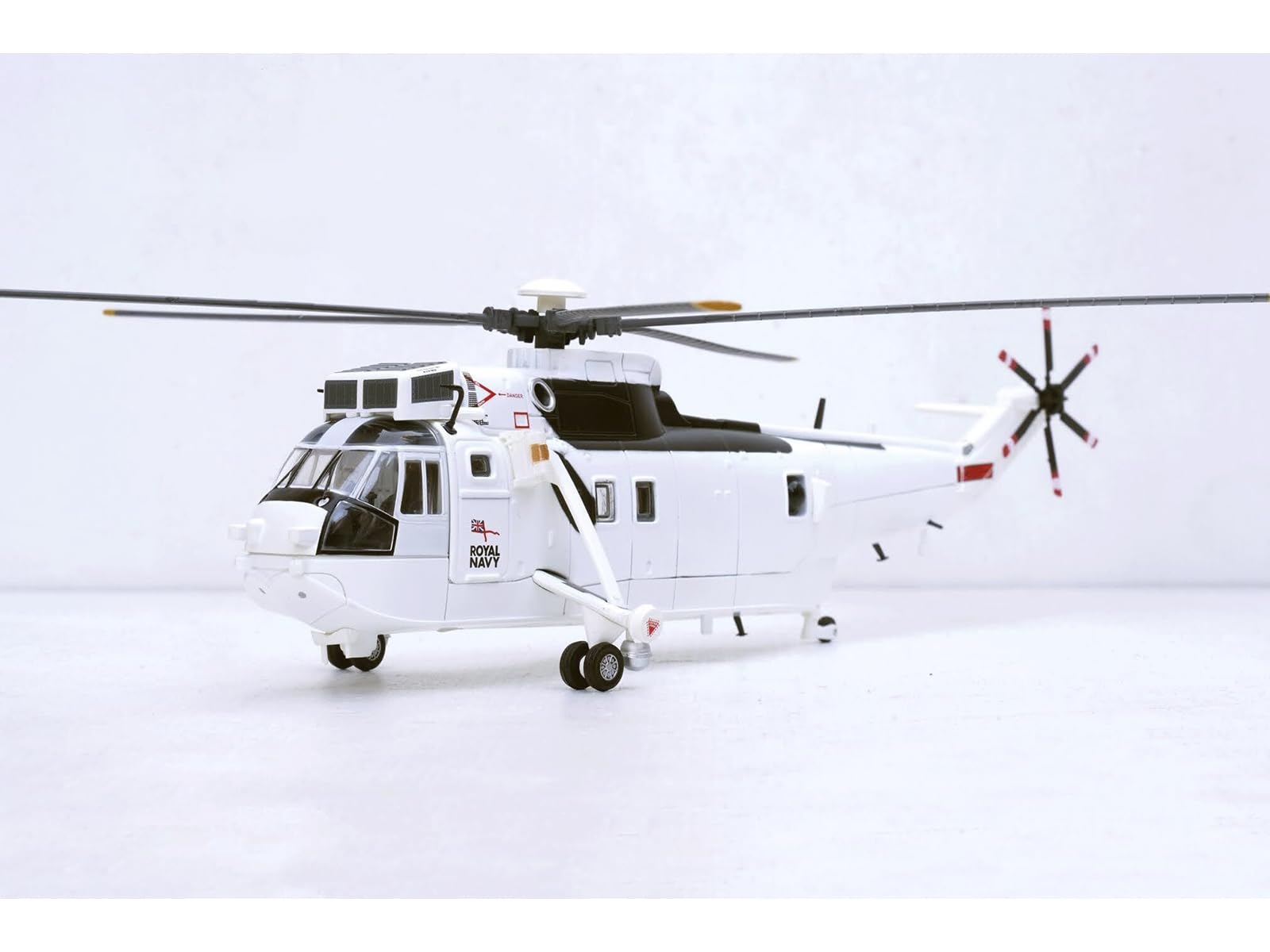 Westland Sea King Hc 4 Helicopter White Livery 845 Naval  display picture 1