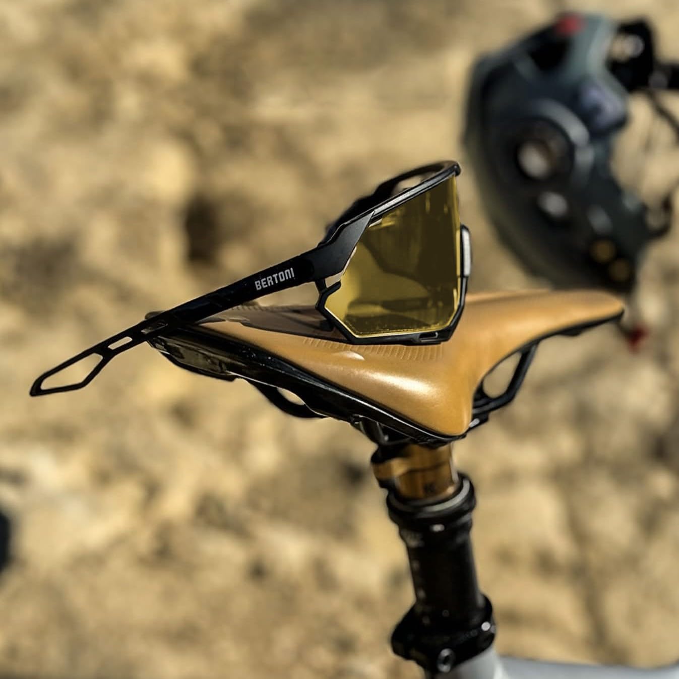 BERTONI Gafas Deportivas Ciclismo MTB Running para Hombre y Mujer en TR90 - Lente Ancha Antivaho 100% Protección UV mod. ALPHA