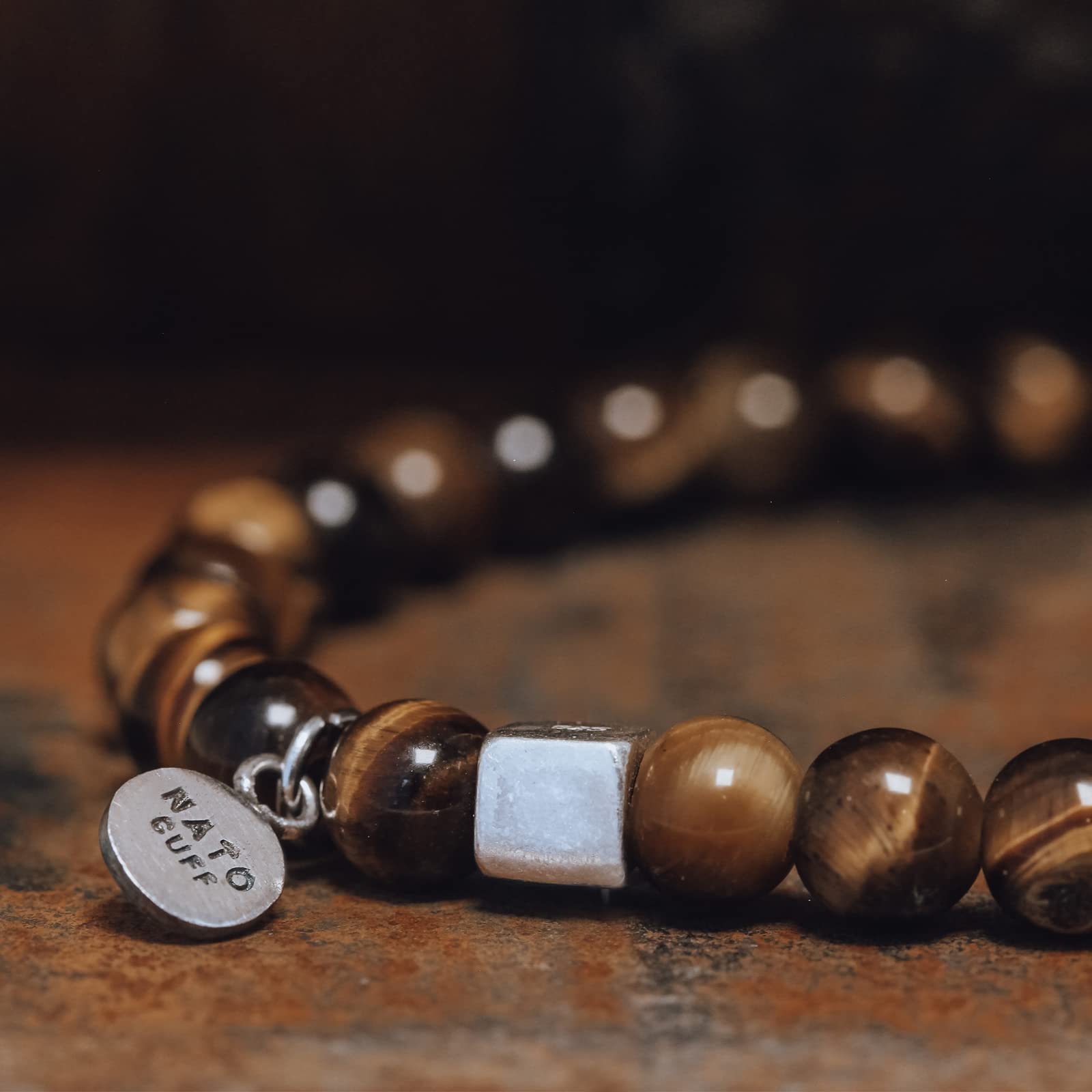 Nato Cuff - Pulsera de plata de ley 925 - Cuentas de piedras preciosas de ojo de tigre amarillo - Hecho a mano en Francia - Joyería para hombre y mujer