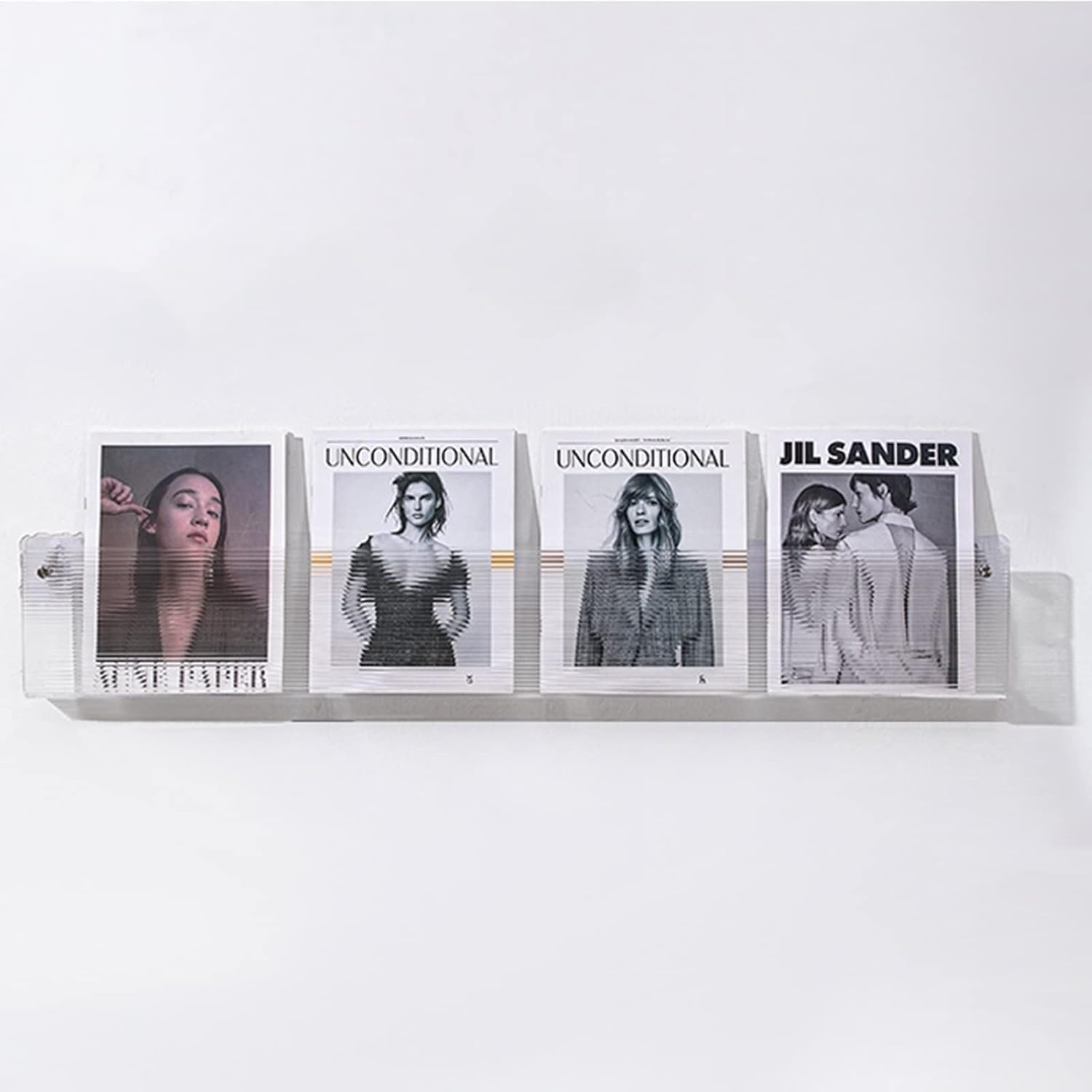Présentoir à Magazines en Acrylique pour un Salon Épuré et des Revues Bien Organisées