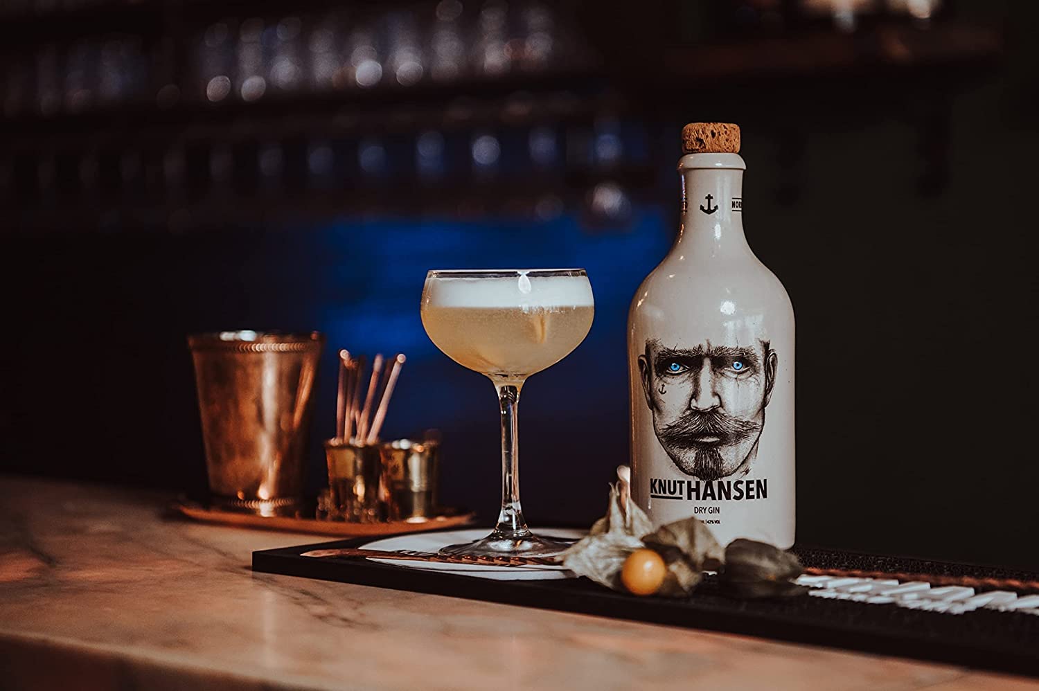 KNUT HANSEN DRY GIN Geschenk-Set | Weltweit ausgezeichnet | 0,5L KNUT HANSEN GIN inklusive 2 Keramik-Becher 0,5L