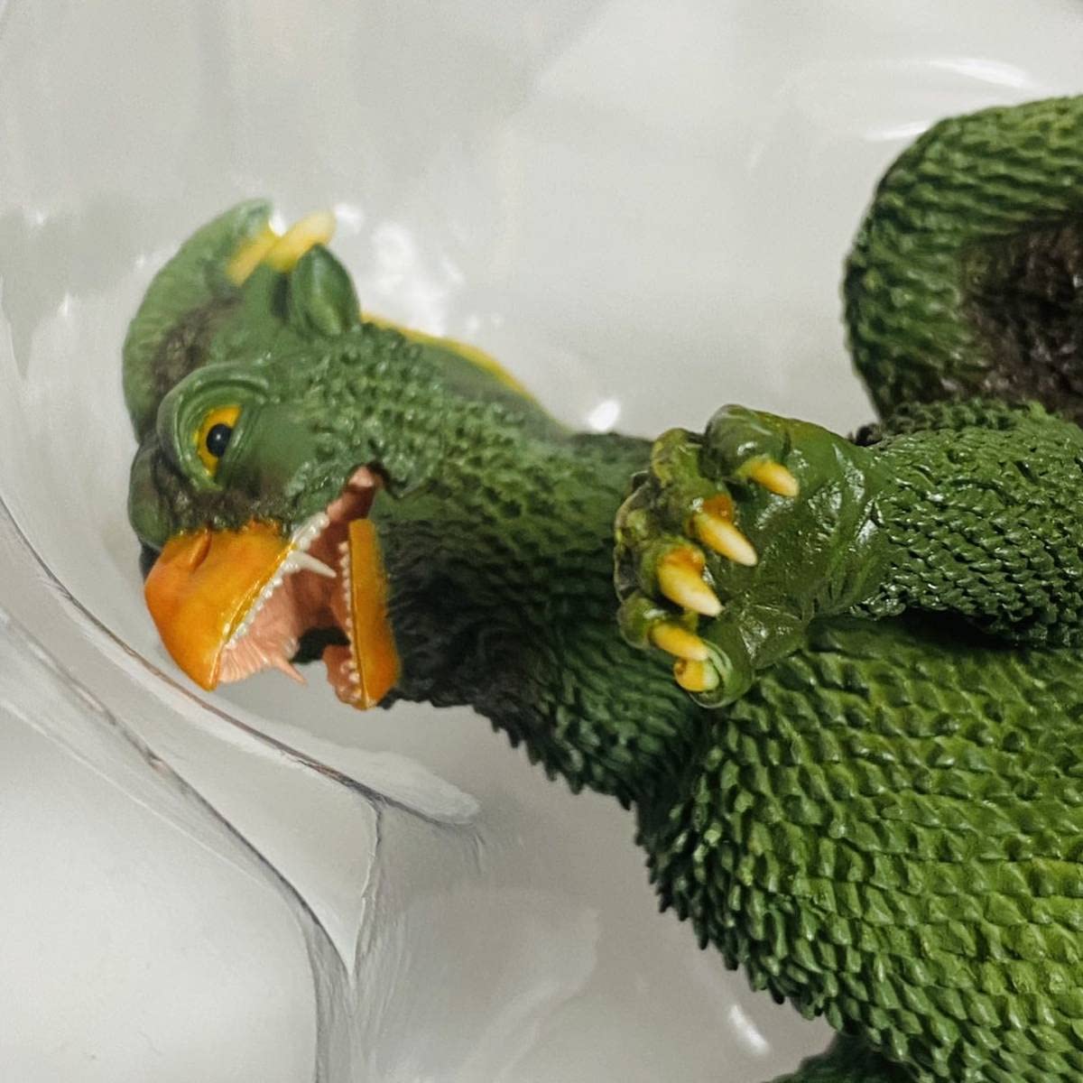 大巨獣ガッパ　羽田空港再会ビネットです^_^ Amazon.co.jp: 大怪獣ガッパ 羽田空港親子再会ビネット NUAFX