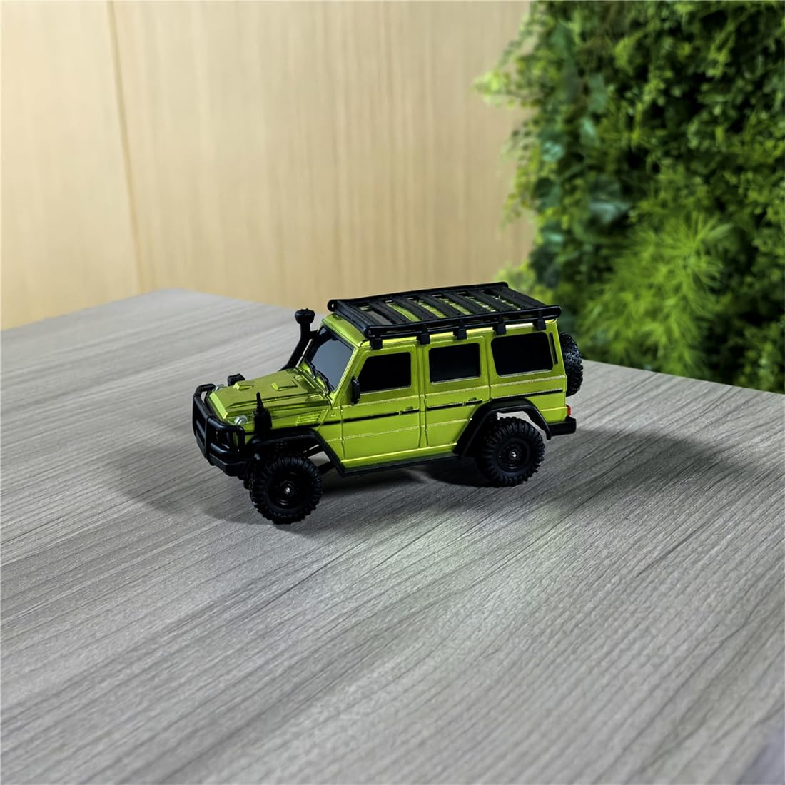 Modelo RC Crawler a escala 1:43 con control totalmente proporcional, control de aplicación y dos carrocerías