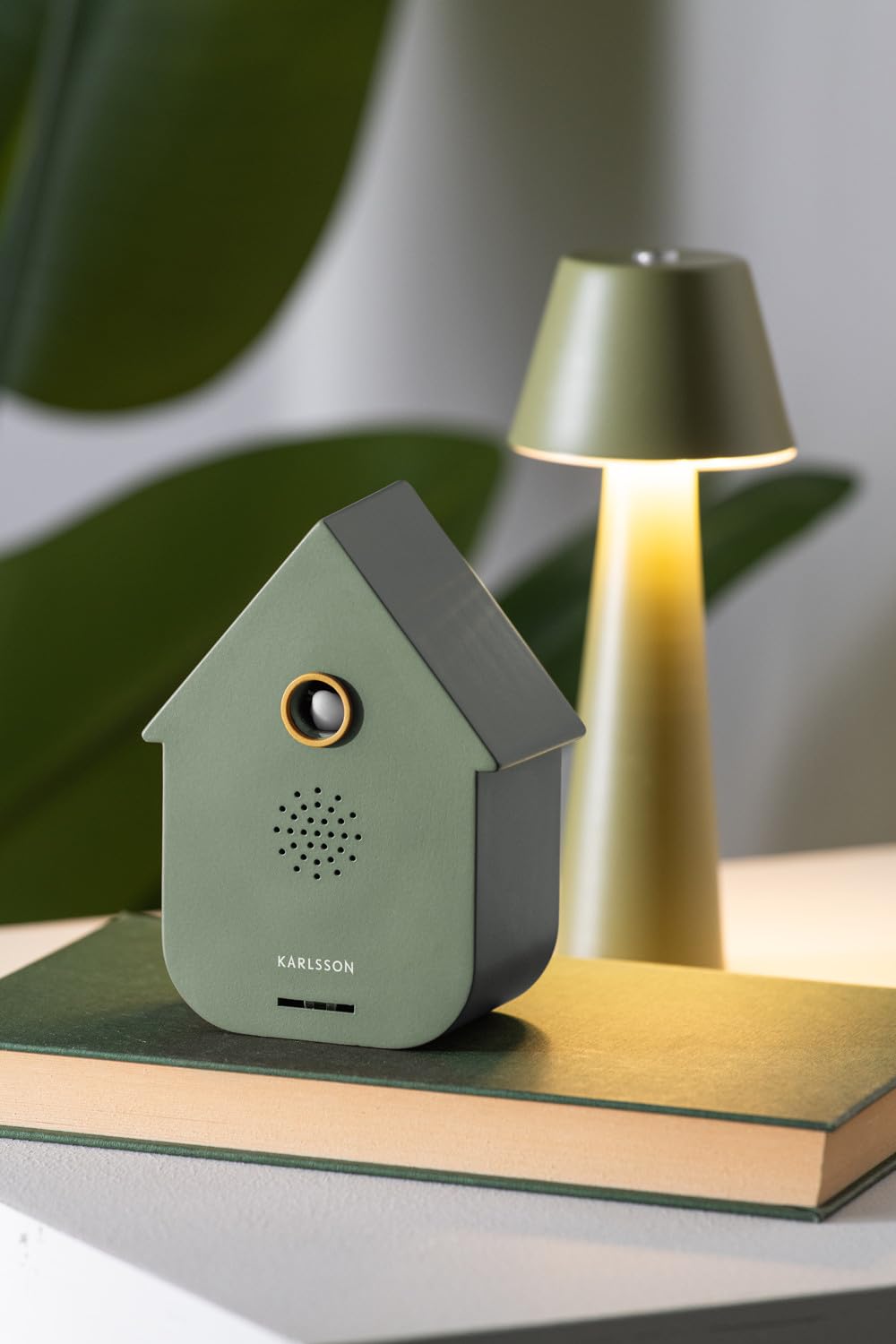 Karlsson Modern Kuckucksgeräuschbox - Bewegungssensor Vogelgeräuschbox - Zeitgenössisches Hausdesign - Einstellbare Lautstärke - Neugierige Hausdekoration – 11,5 cm (Dschungel Grün)