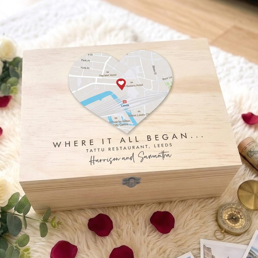 Caja de recuerdos de ubicación de mapa personalizable, diseño de corazón, caja de recuerdos de madera, regalo de San Valentín, aniversario, vacaciones, amistad, 26 x 18,9 x 15,5 cm