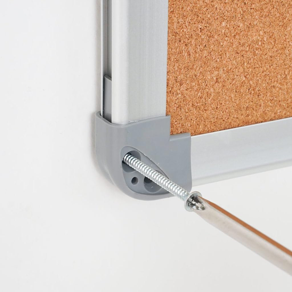 Lavagna in sughero a parete con cornice in alluminio con kit per il fissaggio a muro compreso - incluso Kit 100 puntine fermafogli per presentazioni, avvisi ed obiettivi. (120 X 90 CM)