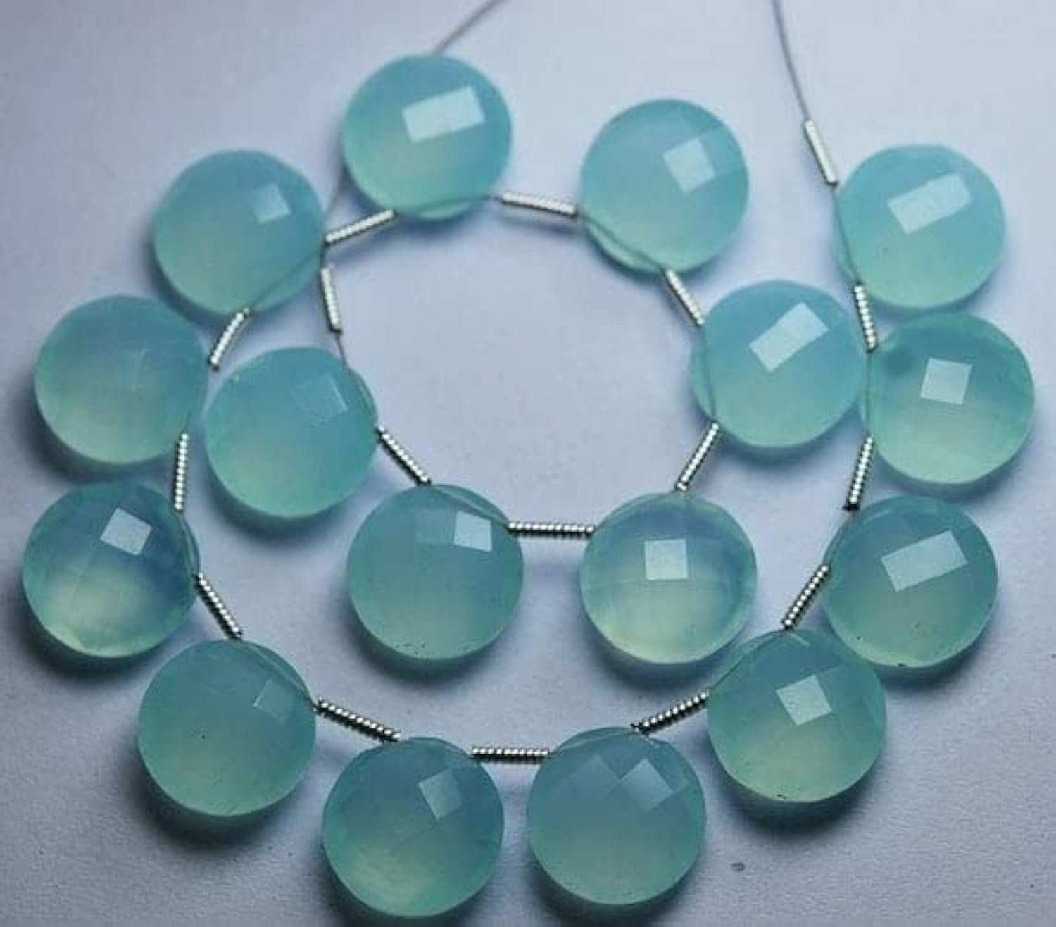 Briolettes en AQUA Chalcedony pour illuminer vos tenues d'été