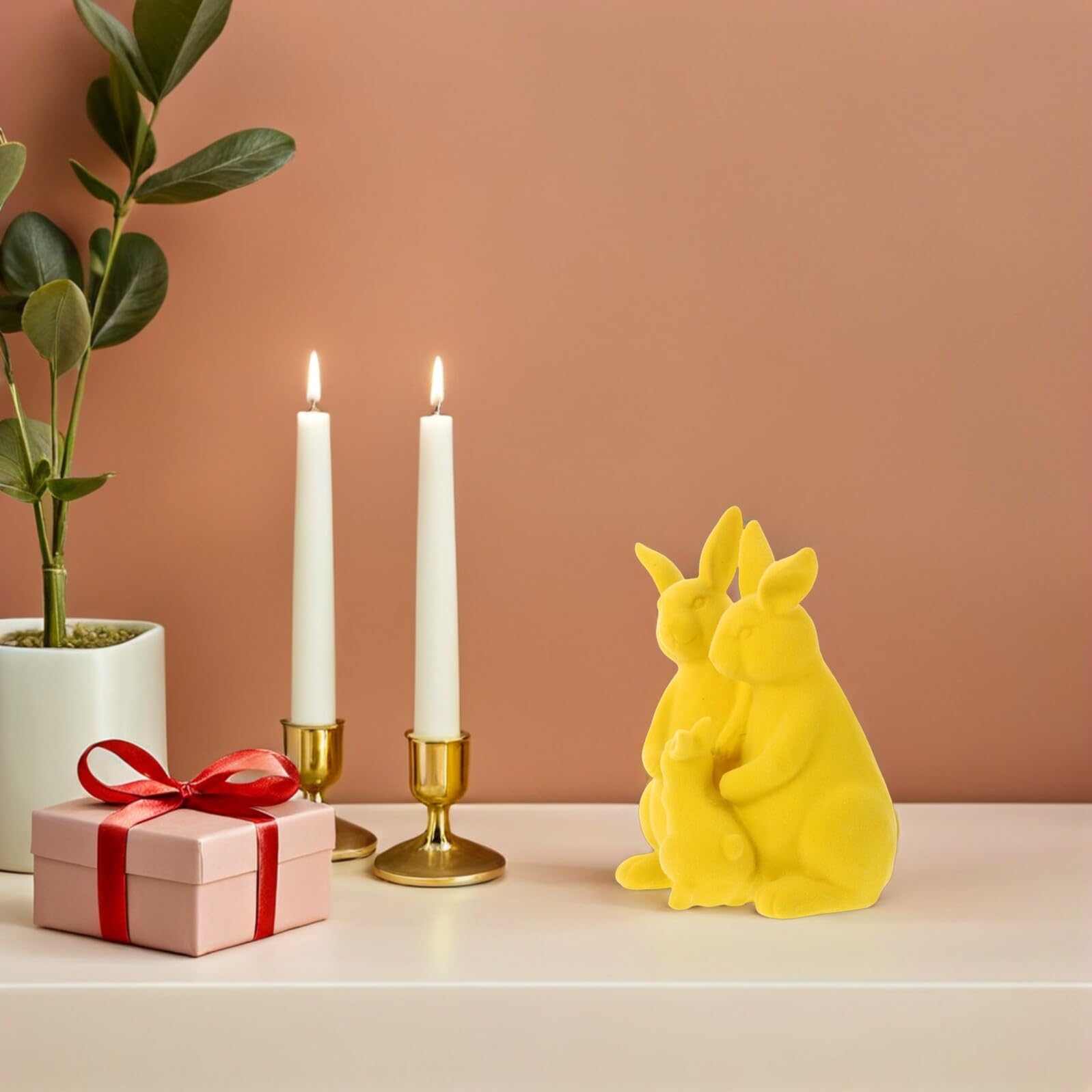 Decorazioni Pasquali a Forma di Coniglietto in Resina Floccata Gialla, Centrotavola Primaverile e Ornamento da Tavolo per Casa, Giardino e Ufficio, Statuine Famiglia di