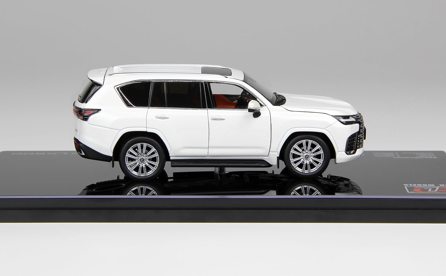 LCD43013-WH - Lexus LX 600 White - échelle 1/43 - modèle de Voiture