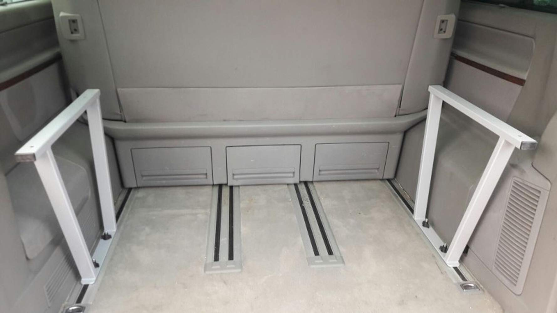 Bremer SITZBEZÜGE - Tavola Multifunzione, Estensione per Letto per Camper, Multivan, Campeggio, Materasso per Dormire, Altezza 51 cm, con Pannello di Colore Grigio