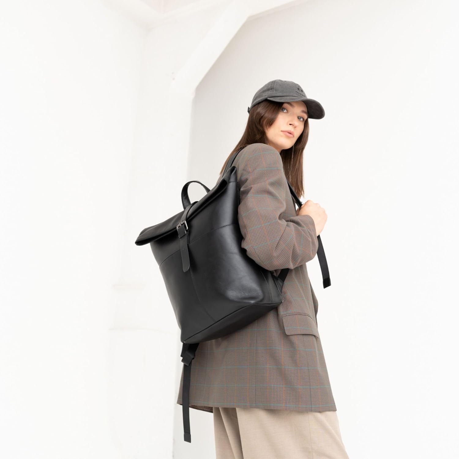 BERLINER BAGS Premium Leather Backpack Finn, Messenger Backpack With Laptop Compartment for Men and Women - Black - Image 6