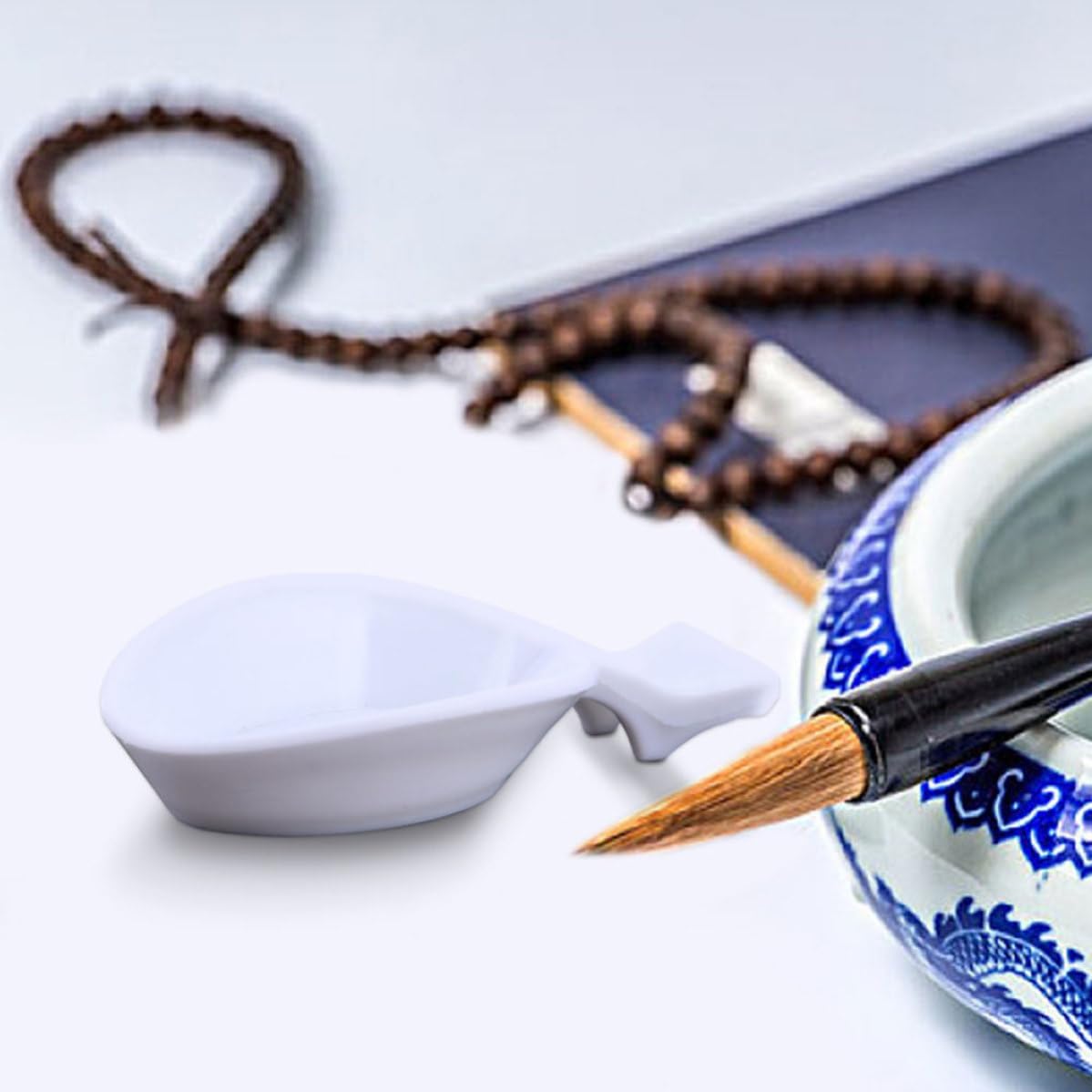 20pcs Plastic Ink Dish and Calligraphy Brush Rest Holder Set for Chinese Calligraphy and Painting, White Plastic Material with Efficient Ink Control and Versatile Usage
