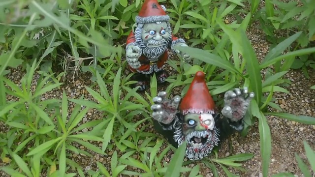 Zombie Gnome Statue - Gruselige Gartenfigur Für Halloween Dekoration