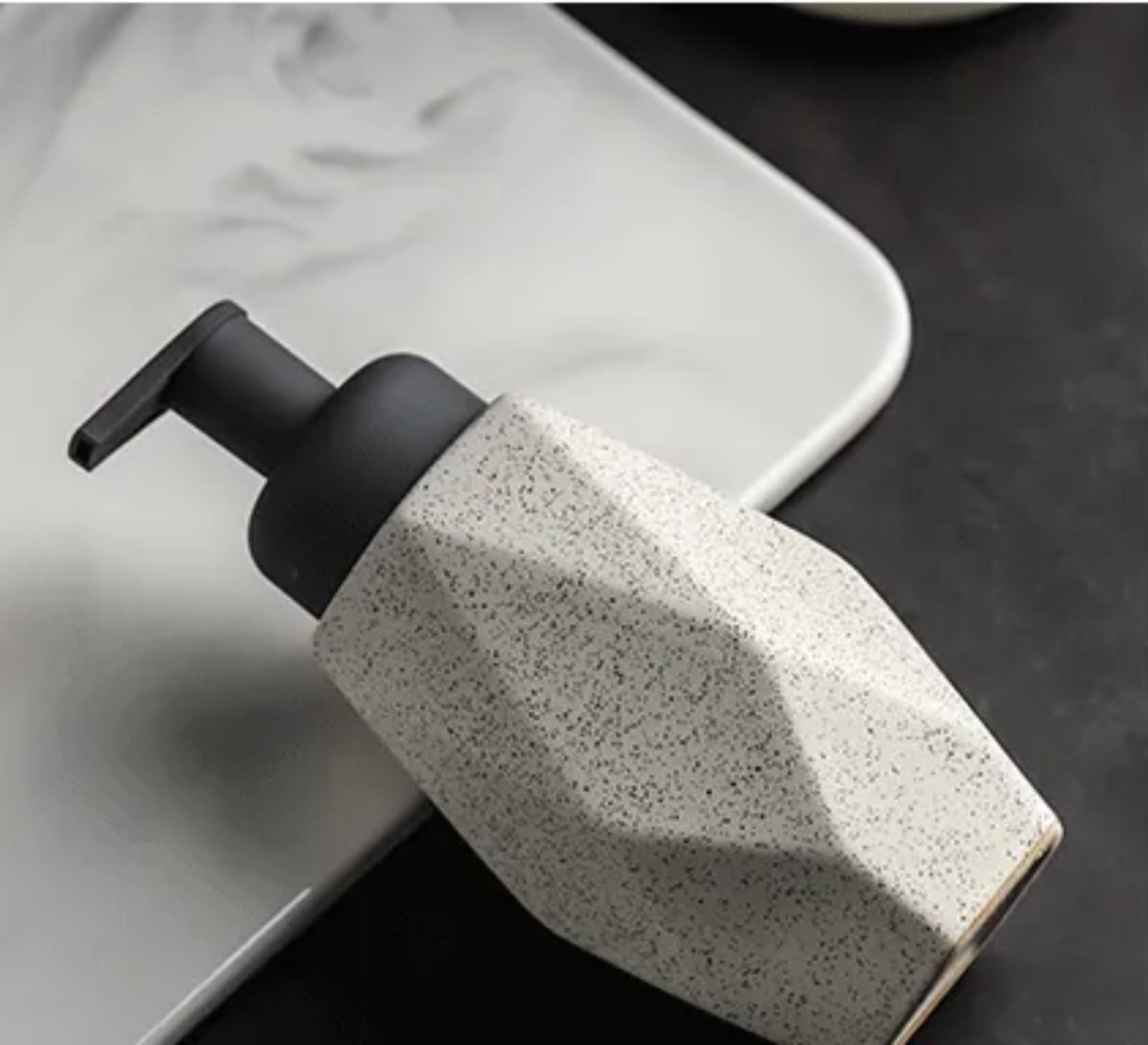 Dispenser di sapone per le mani in schiuma, moderno