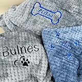 HERSTL Personalisierte Hundedecke, Bestickte Hundedecke Mit Namen Und Geburtsdatum, Kuschelige Pfotenabdruck-Haustierdecke Als Geschenk for Hunde, Welpen, Katzen Und Kätzchen(70X100cm)