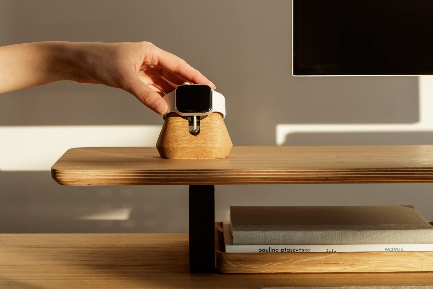 Oakywood Supporto per caricabatterie per orologi - Legno naturale - Impugnatura magnetica - Compatibile con MagSafe e tutti i modelli di Apple Watch - 5,3x7,5x8,2cm/2,1x3x3,2' - Quercia