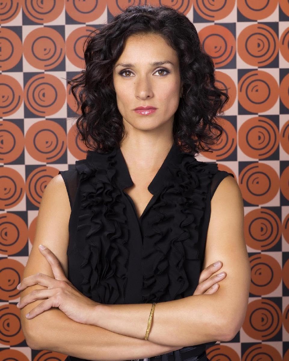 Worldphotographs Human Target (Tv) Indira Varma 16X12 Photo
