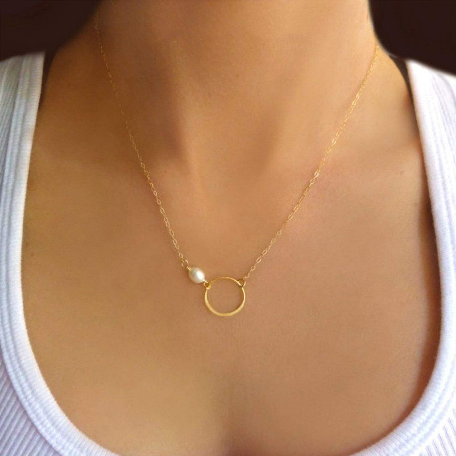 TseenYi Gargantilla Karma con colgante circular dorado y una pequeña perla, collar corto hasta la clavícula, joyas para mujeres y niñas (dorado)