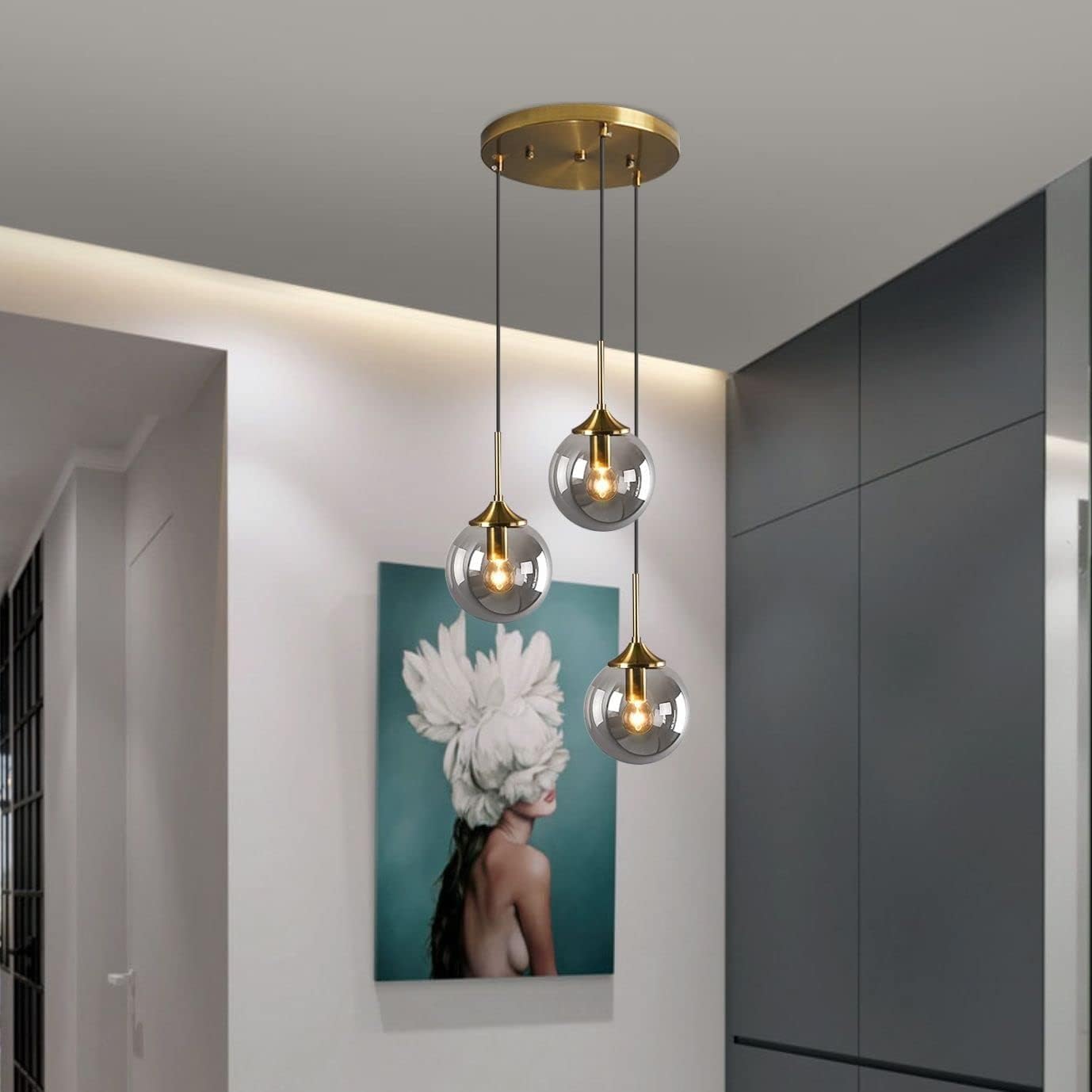 Lustre doré d'exception avec 3 suspensions globes en verre haut de gamme