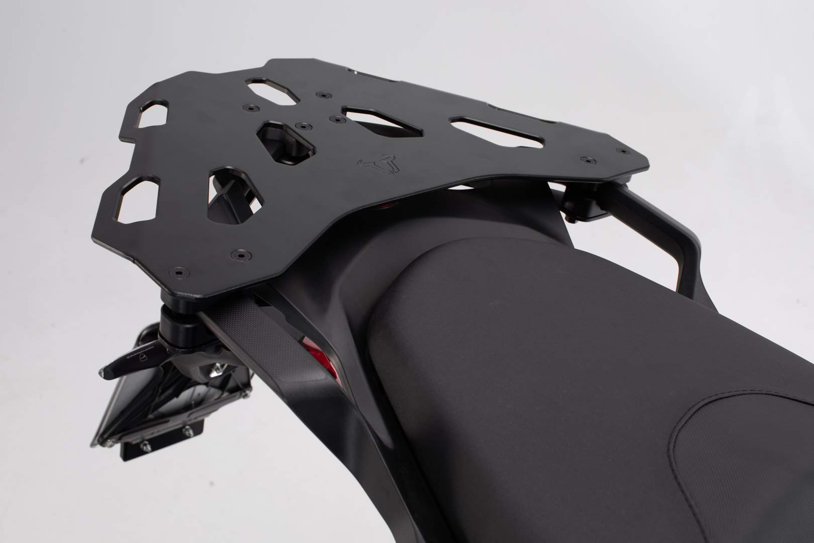 Amazon | SW-MOTECH TRAX ADV アルミニウムトップケースシステム 38L 