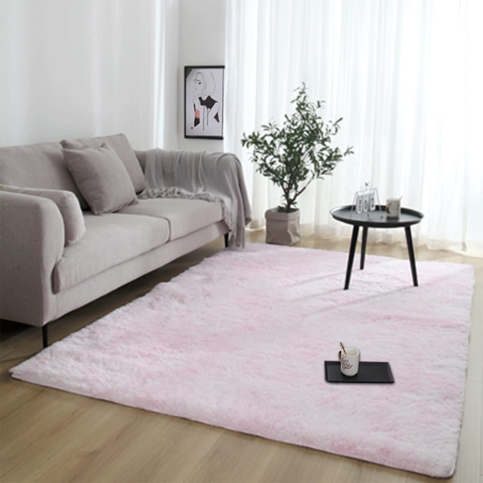 Tapis à poils longs rose doux pour créer un coin lecture cosy