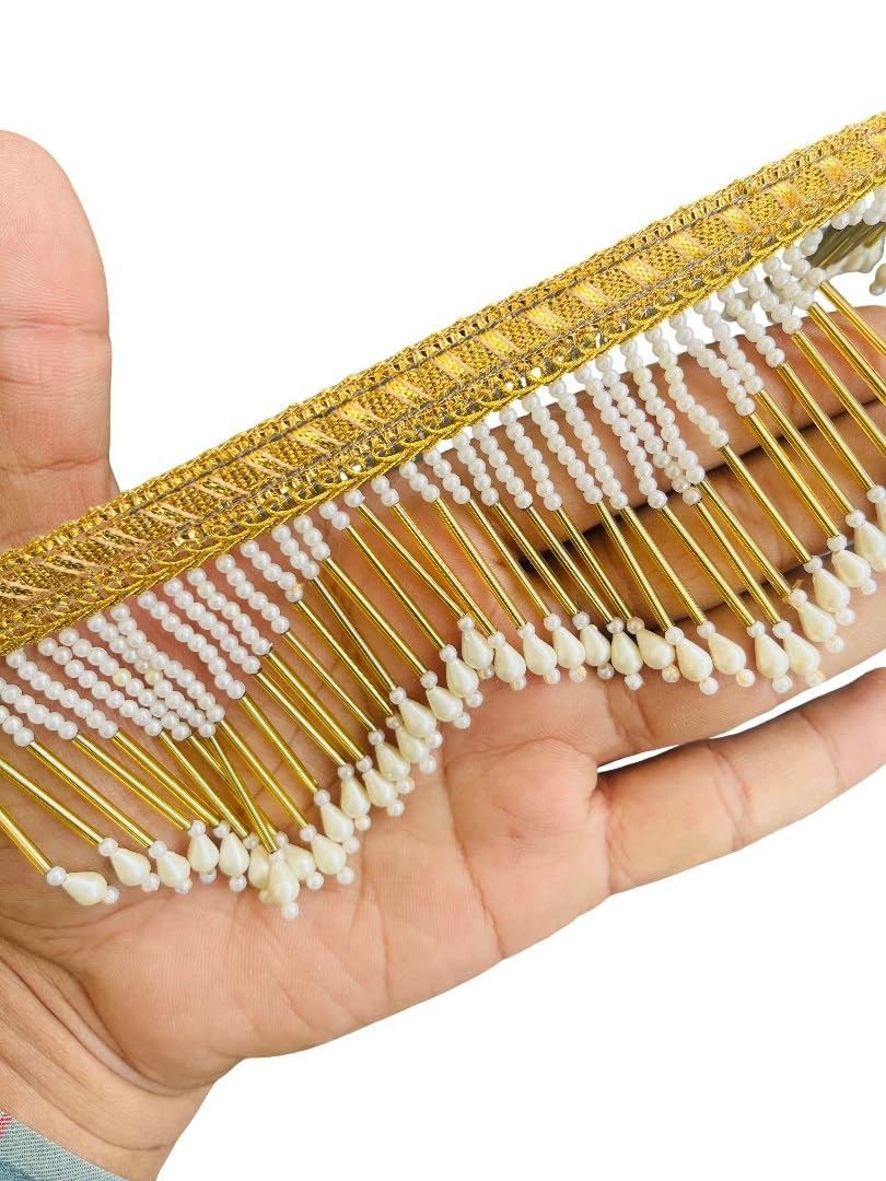 Ribete de encaje con borlas finas color oro para confección de alta costura y tapicería exclusiva