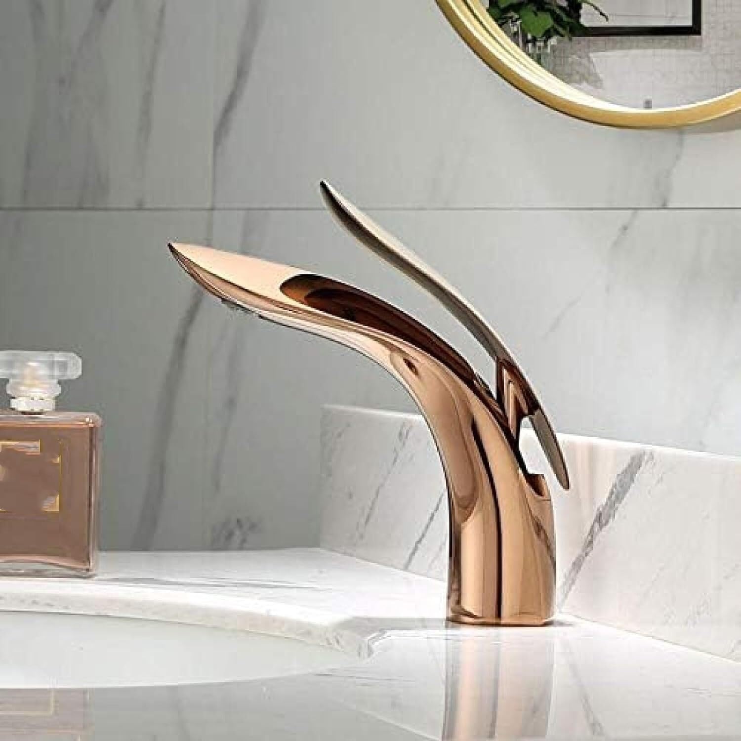 Robinet cascade or rose mitigeur de lavabo monotrou élégant pour salle de bain moderne