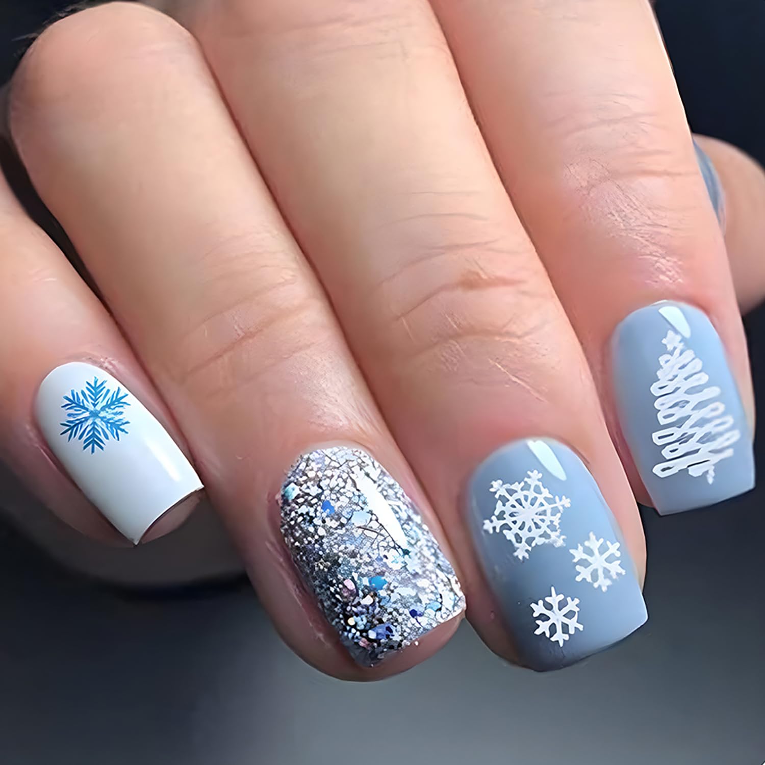 24Pcs Short Snowflake Press on Nails Blue Square Fake Nails Winter Stick on Nails Full Cover Acrylic Artificial Nails Cute Xmas Glue on Nails Reusable