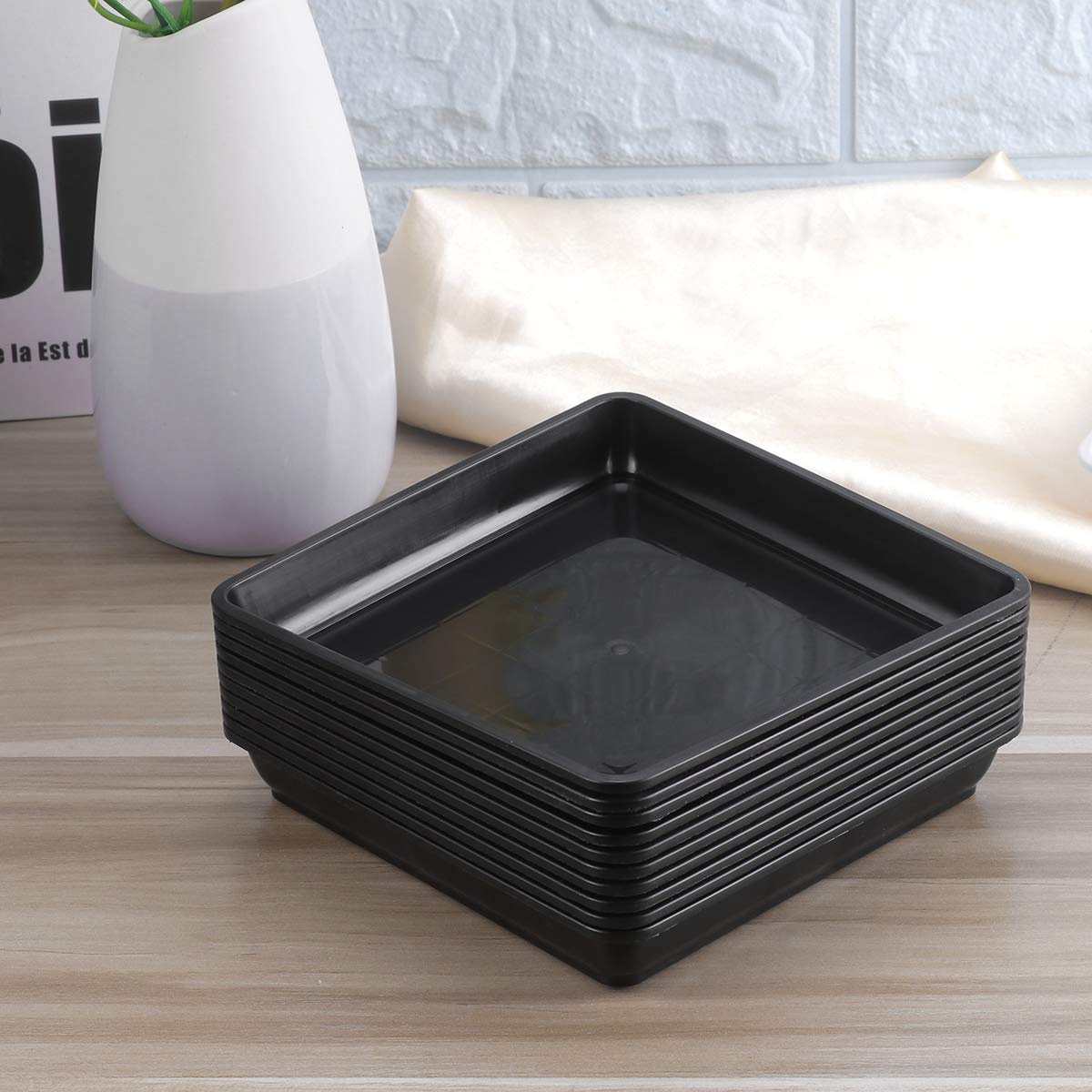 Yardwe Pack of 10 Plant Saucers for Flower Pots Made of Plastic Saucers for Pots Plants Saucers for Holding 15 x 2.8 cm (Black) - Image 2
