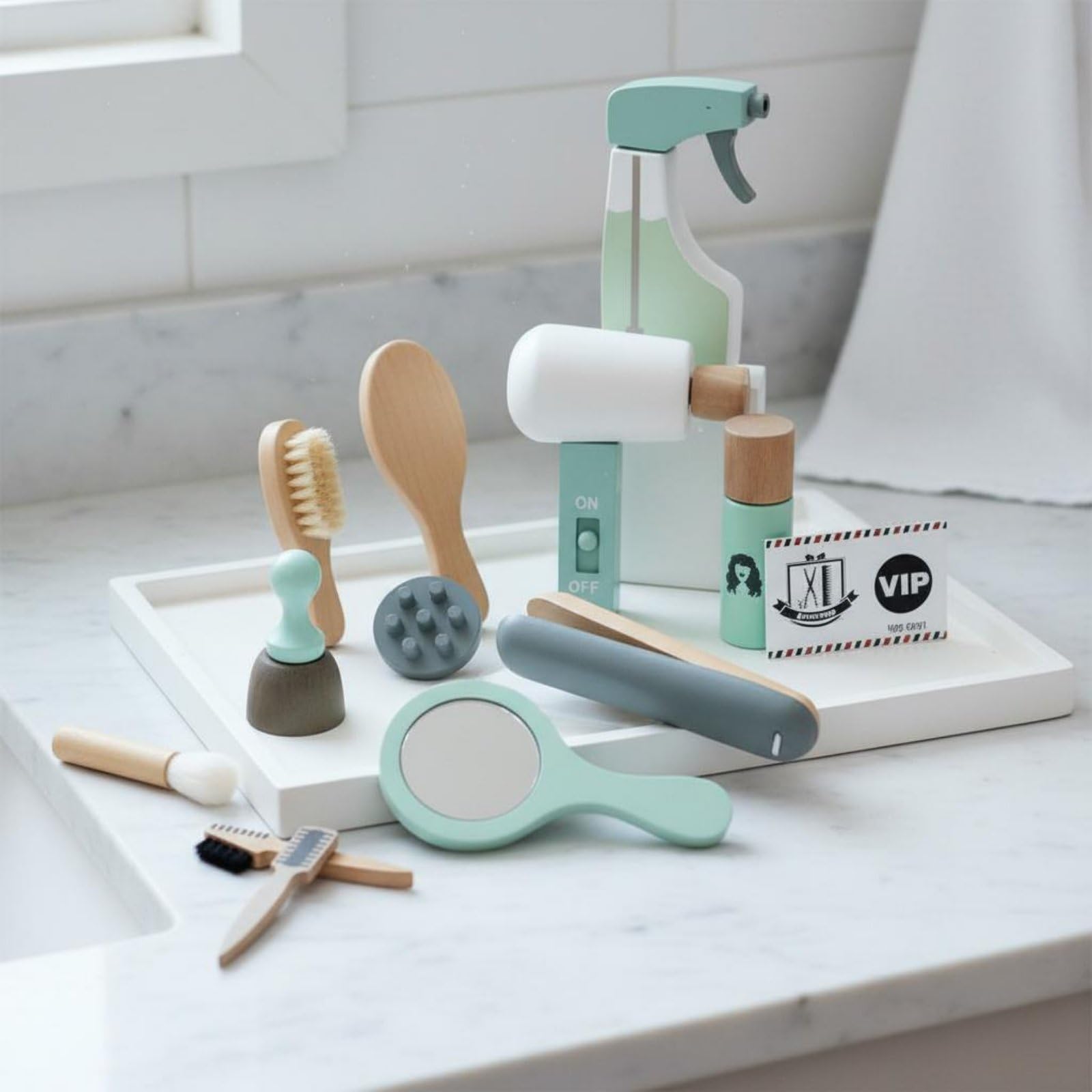 Set Parrucchiere Bambini Gioco Kit Capelli Forbici Finte Pettine Spruzzino Interruttore Mobile Legno Naturale con Borsa Organizer E Cintura Adatto a Gioco di Ruolo Compleanno Scuola Casa