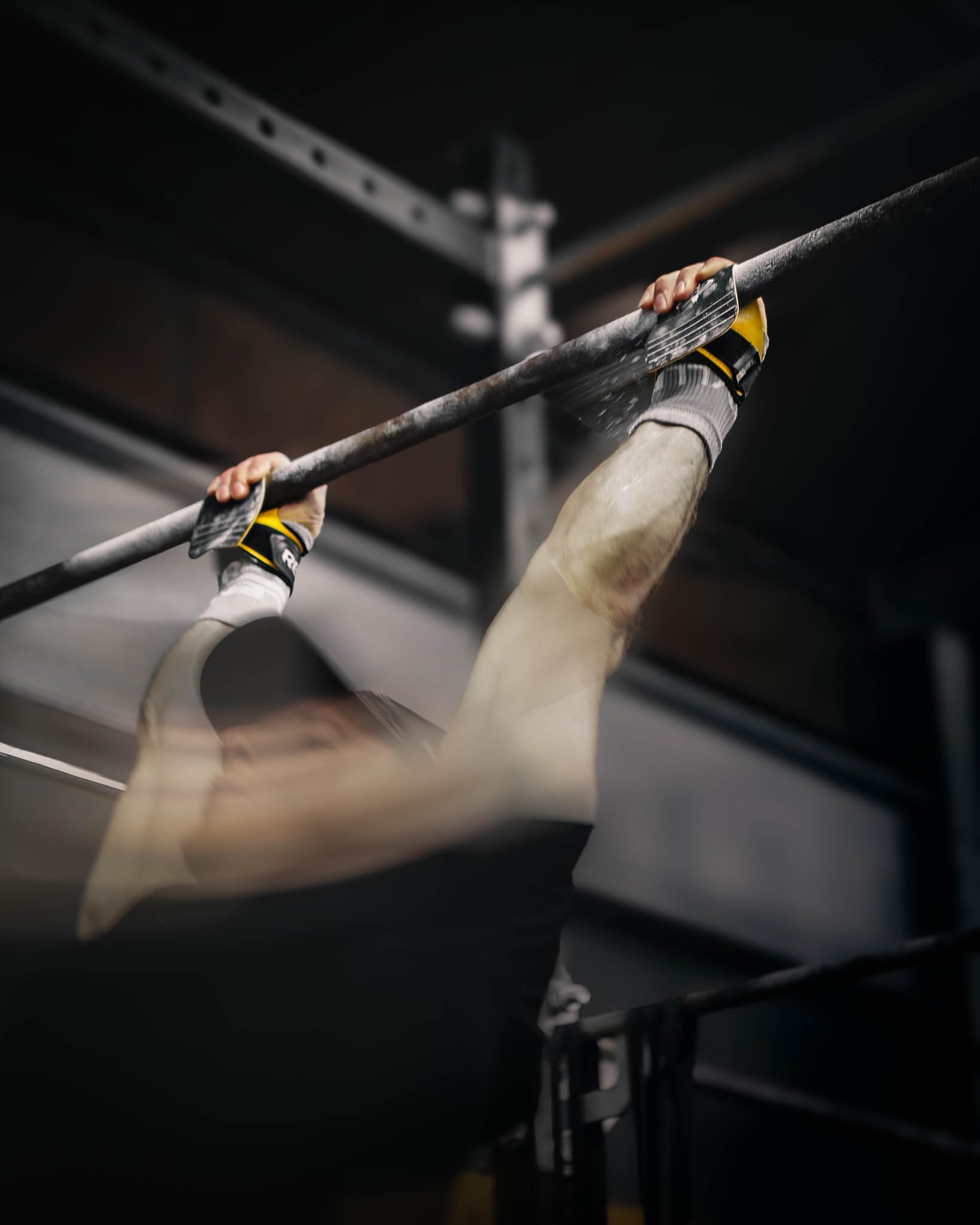 BumbleBee - Manopole da ginnastica per cross fit, fitness funzionale e allenamento in palestra, senza dita, per uomini e donne, da utilizzare con gesso, con coppia di braccialetti e borsa per