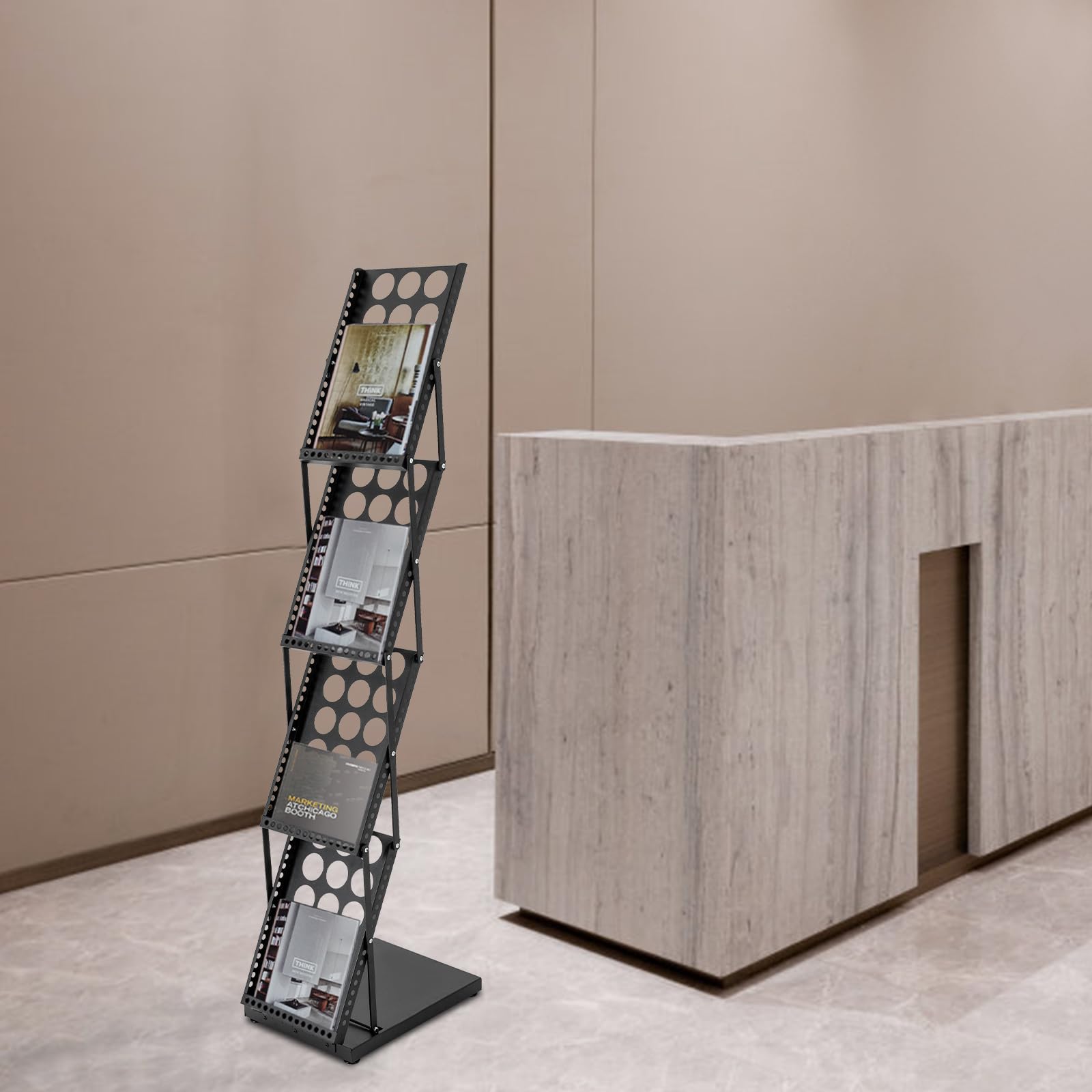 WooDerson Faltbarer Prospekthalter A4, 4-stufig, Eisen, schwarz, Boden | Montagefrei, rostfrei, 4-stufig, belüftet. für Büro, Bibliothek, Wartezone, Messe.