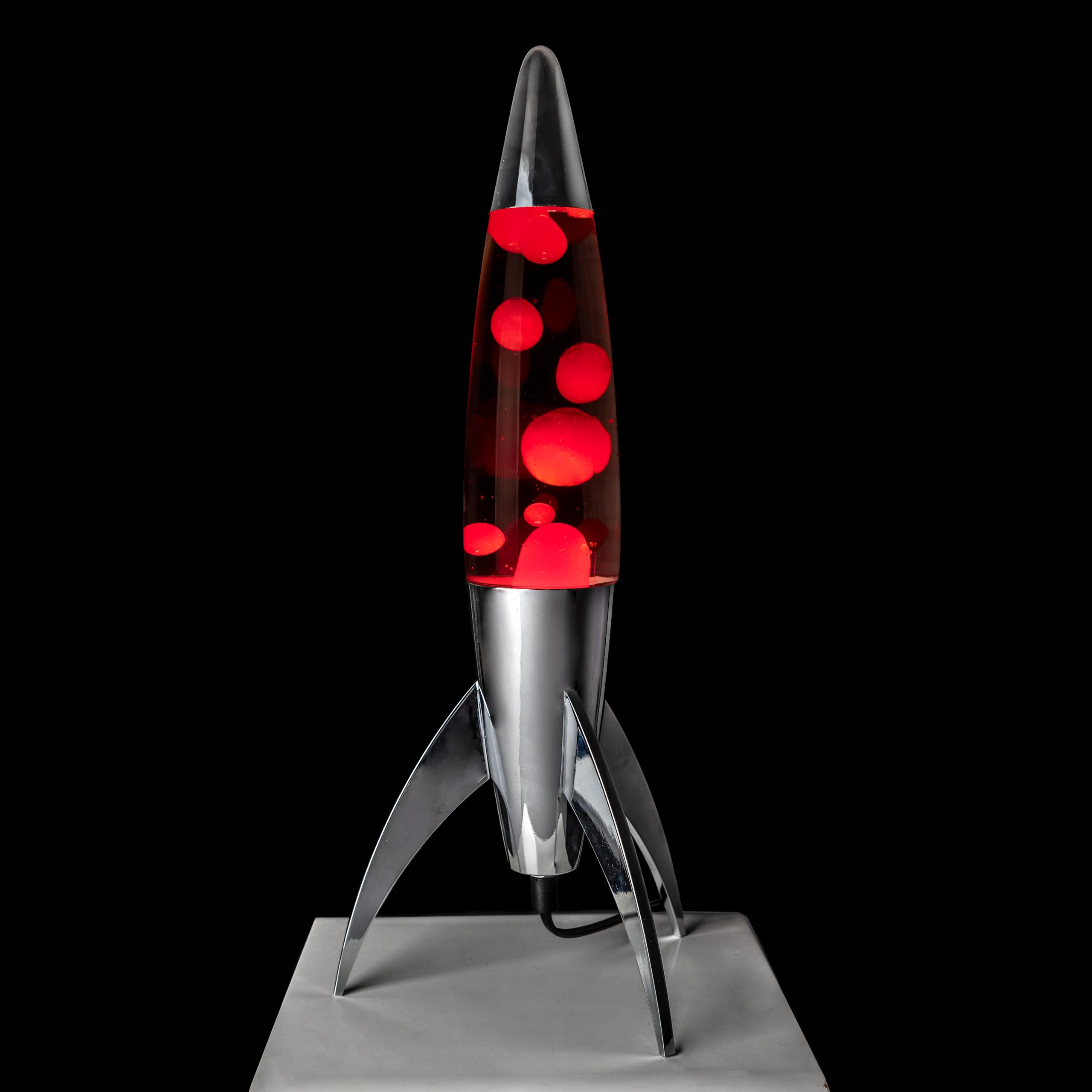 Fisura - Lavalampa röd "rocket". Kromad bas, genomskinlig vätska och röd lava. Retro lavalampa med extra glödlampa. Mått: 20 centimeter x 20 centimeter x 45 centimeter