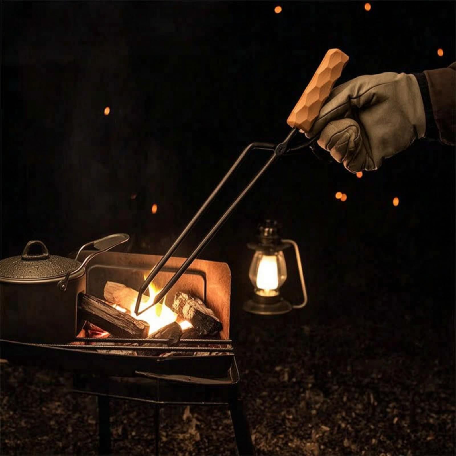 Feuerzange Kaminzange Grillzange Kohlenzange Holzgriff Metall Hitzebeständig Langer Stiel Funkenabstand Sicheres Einstellen von Glut für Kamin Hütte Lagerplatz, With Spring
