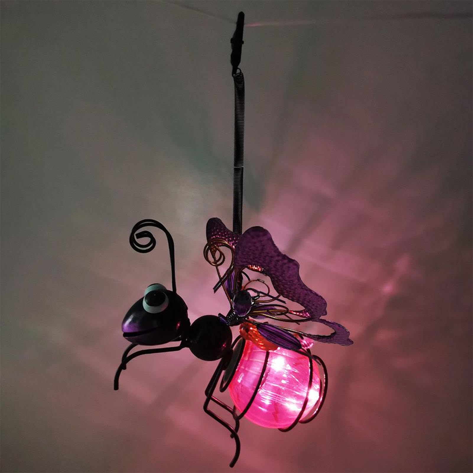 Luces solares de mariposa, lámparas solares colgantes de abeja voladora, mariposa decorativa de metal, decoraciones de patio al aire libre, para patio, porche, iluminación de jardín, (dorado/azul