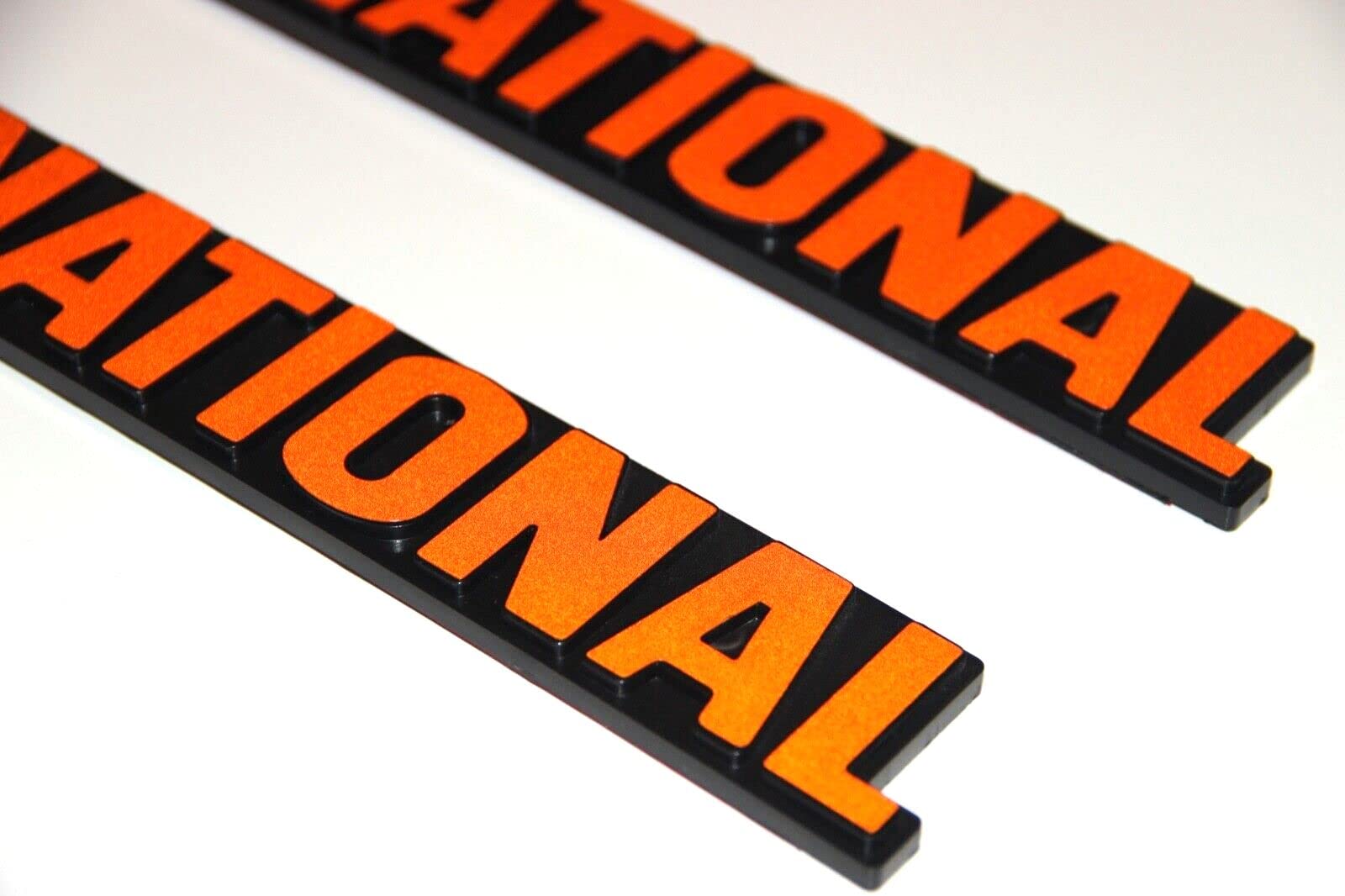 Legion Part Store - Juego de accesorios para emblema lateral internacional, color naranja, adorno de plástico, placa de identificación adhesiva 2EA
