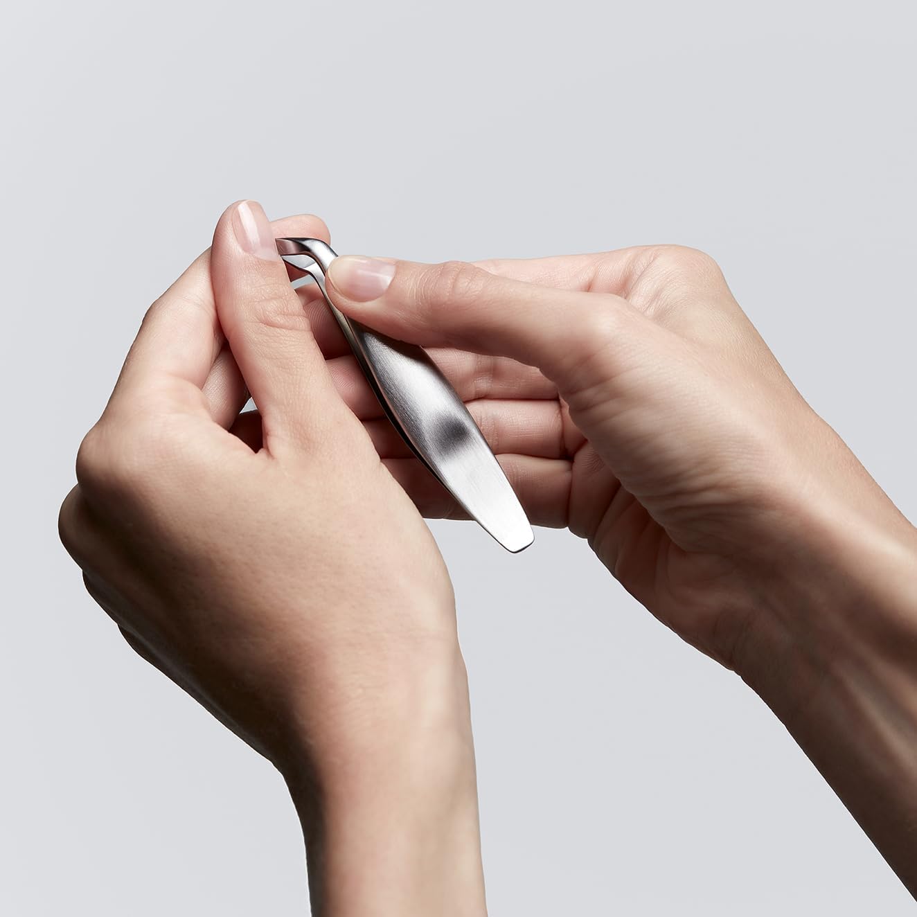 ZWILLING Tronchesino per cuticole (rimozione precisa dei residui di cuticole, bordi taglienti e angolati, ipoallergenico), finitura opaca, premium, argento