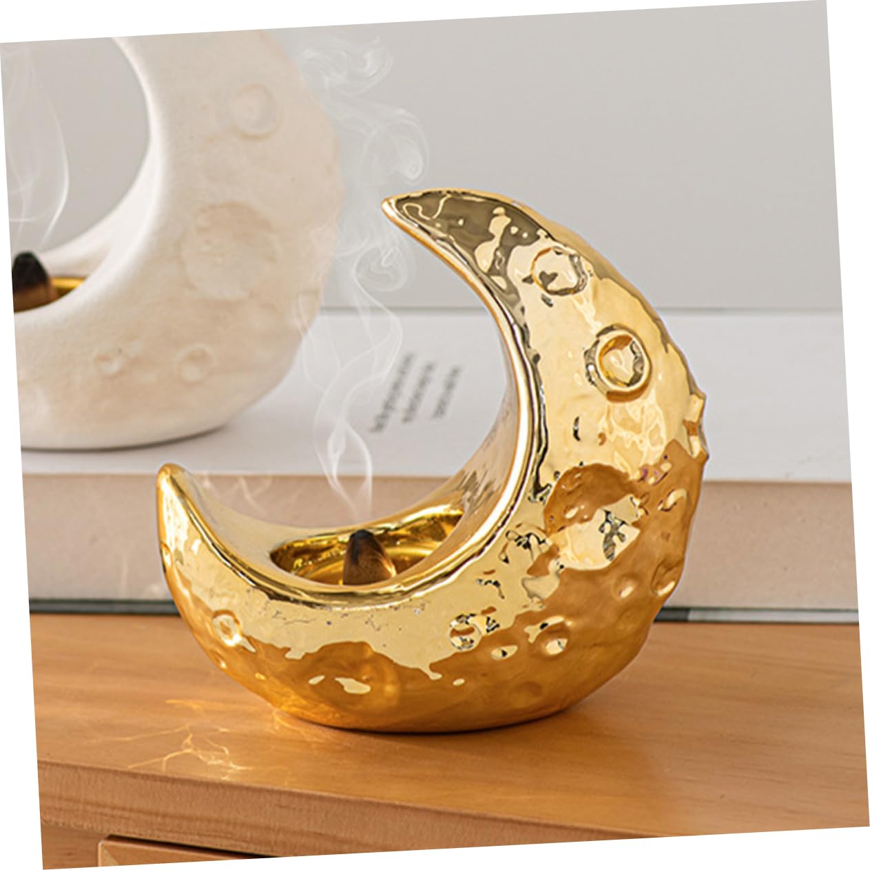 Eleganter Keramischer Mond Räucherstäbchenhalter für Aromatherapie | Goldfarbenes Design, für Zuhause und Saunaraum, Kunstvolle Form, Langlebige Verarbeitung