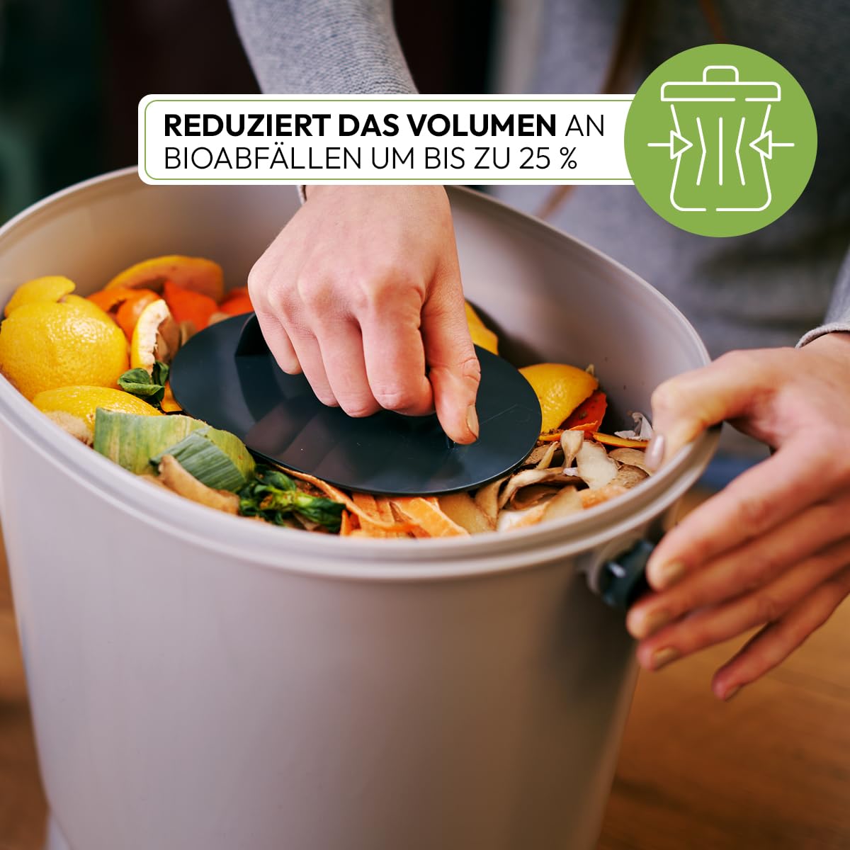 Skaza Bokashi Essential Biomülleimer Küche Set (2 x 15,3 Liter) + Base – Komposteimer Küche und Garten aus recyceltem Kunststoff – Starter Set + incl. 1 kg Fermentation Starter (Hellgrau)