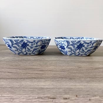 有田焼　深川製磁　かぶと唐草　小鉢　5客 Amazon.co.jp: 有田焼 深川製磁 かぶと唐草 小鉢揃 5枚セット 染付 角