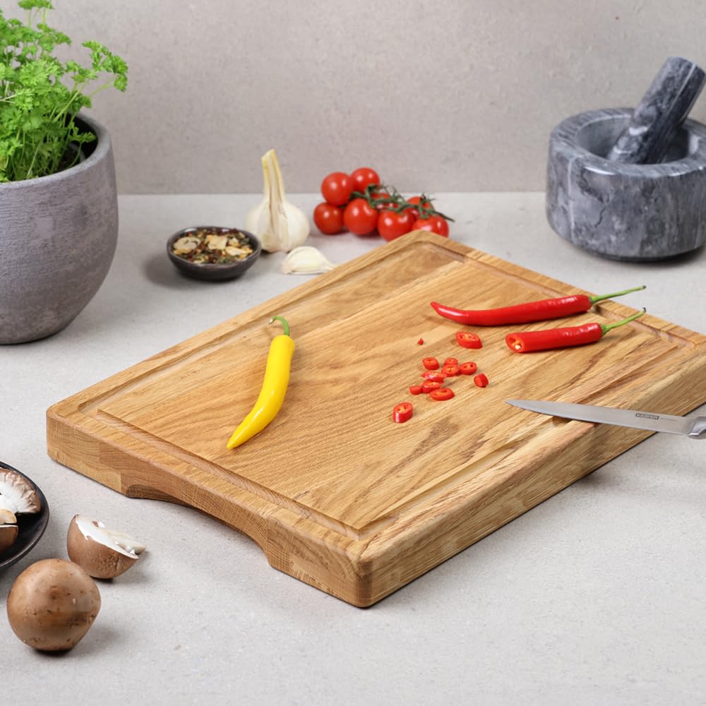 KESPER 49100 Planche à découper en bois de chêne | Certifié FSC | Extra solide 3,5 cm | Avec poignée creuse et huile BIOFA | 38,5 × 27,5 cm