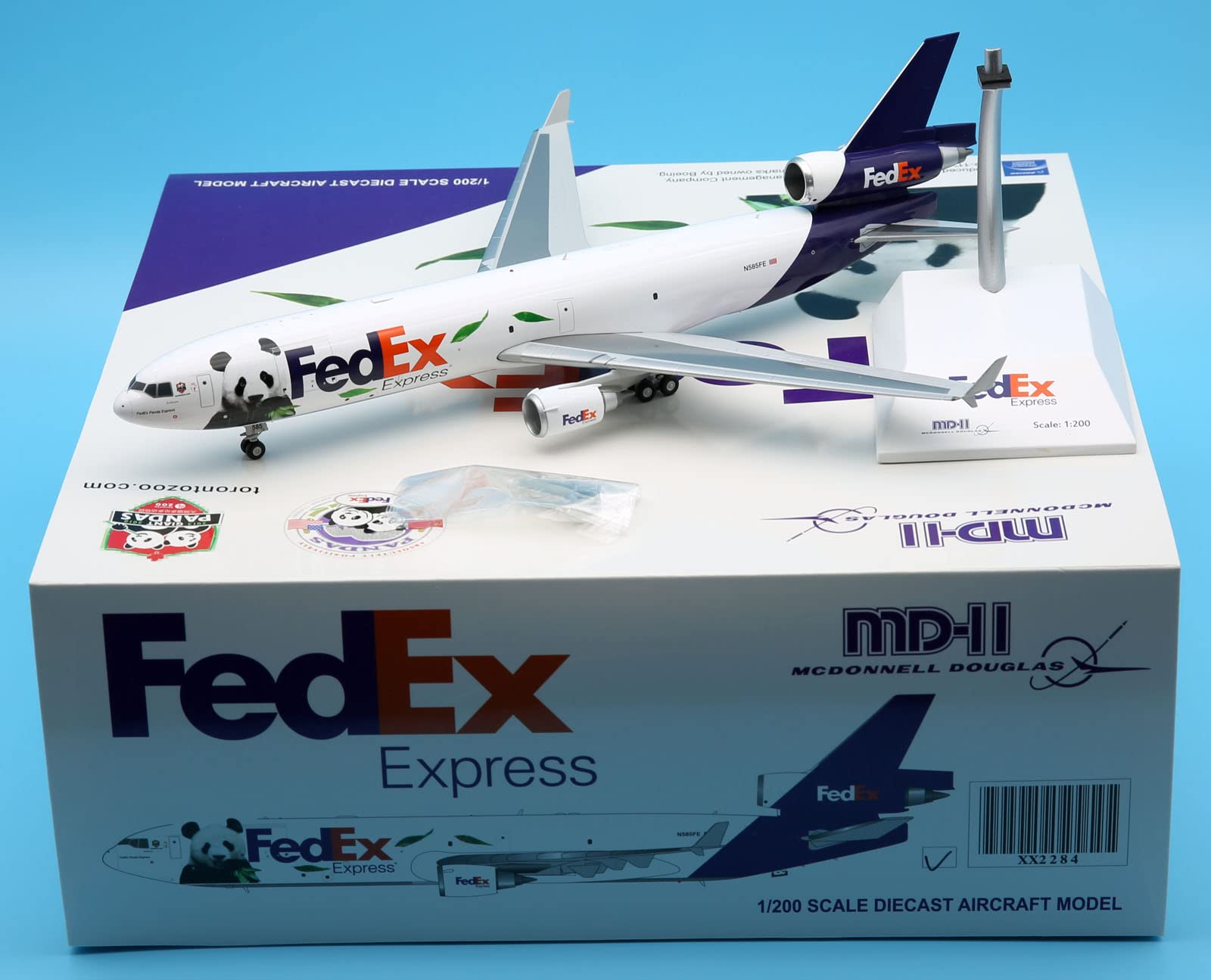 JC Wings 1:200 XX2284 FedEx Panda Alloy Collectible Plane Mcdonnell Douglas MD-11 Diecast Aircraft M