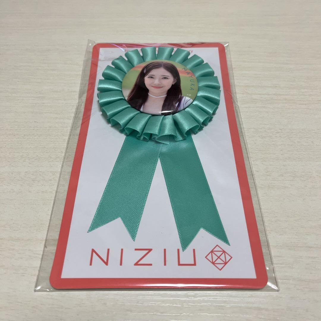 Amazon.co.jp: NiziU ロゼット缶バッジ マユカ 1周年 : おもちゃ