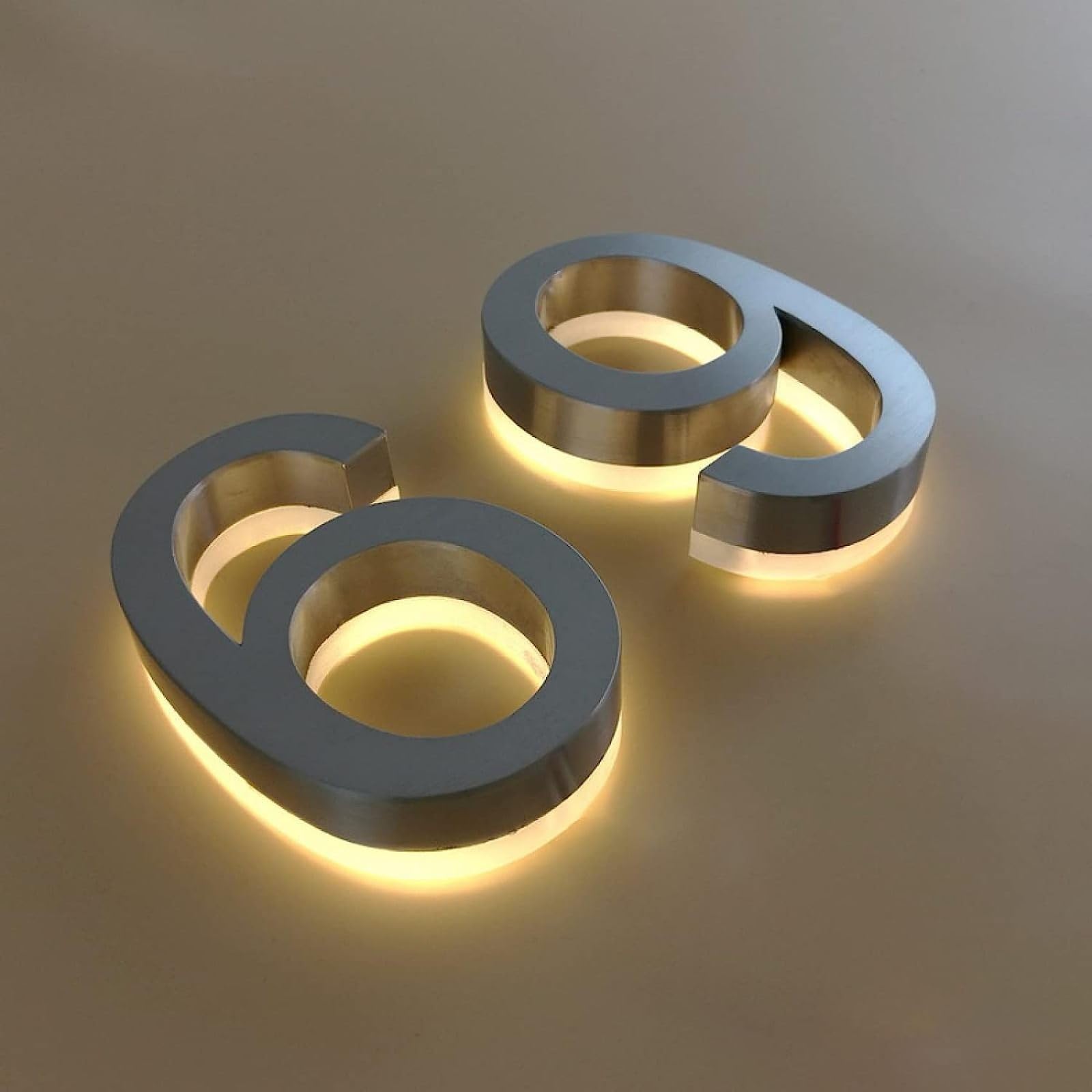 Von Hinten Beleuchtete LED-Hausnummern, Schwebende 3D-LED-Hausnummern, Beleuchtete Hausnummern Für Den Außenbereich, Modern. Warmweißes Licht