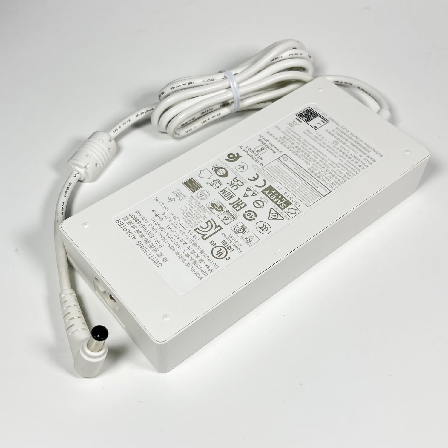 Nouveau Alimentation Slim Blanc 140W 19V 7.37A ADS-150KL-19N-3 190140E EAY65768901 pour LG 32SQ780S-W.AUS, 32SR70U-W.AUS, 32SR73U-W.AUS, 27SR73U-W.AUS, 27SR73U-W.AUS. , 27UN8 3A-W.AUS, LG CineBeam