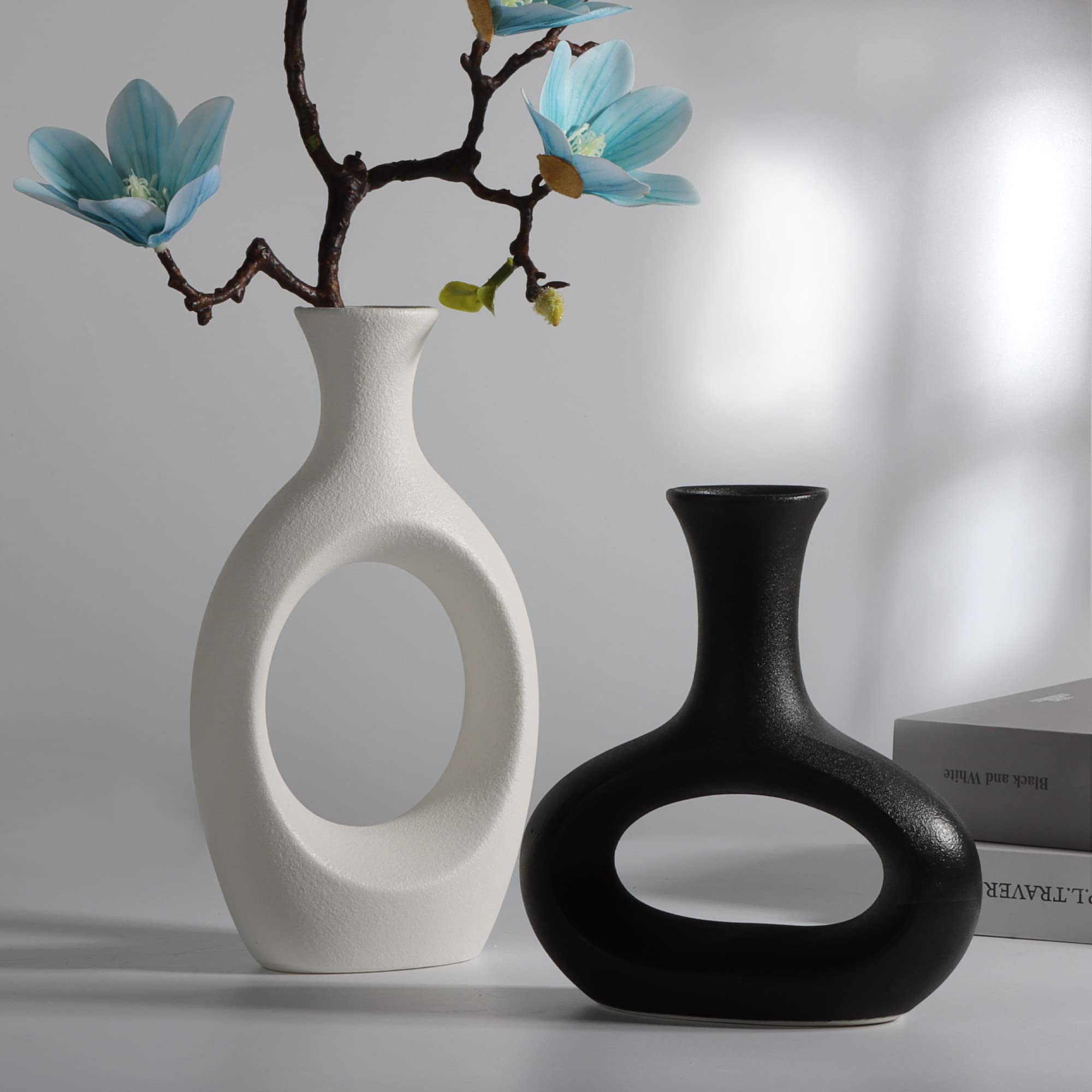 The7boX Black and white ceramic hollow vase set of 2, household decoration vase, modern central decoration vase can be used for flowers, green plants, for living room, bedroom…
