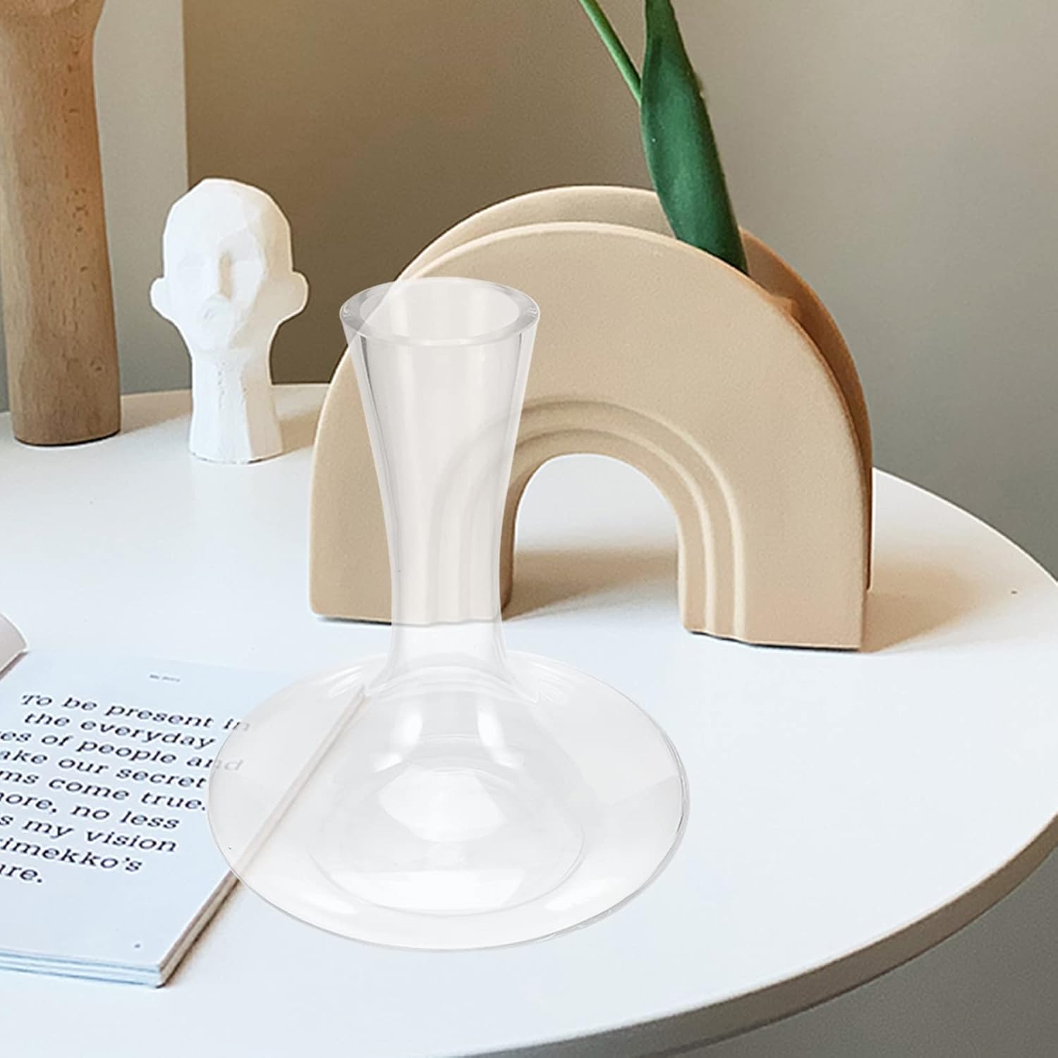 Glass Wine Decanter Handle Elegant Handheld Liquor Divider for Red Wine 1.5L Capacity for Entertaining and Home Use