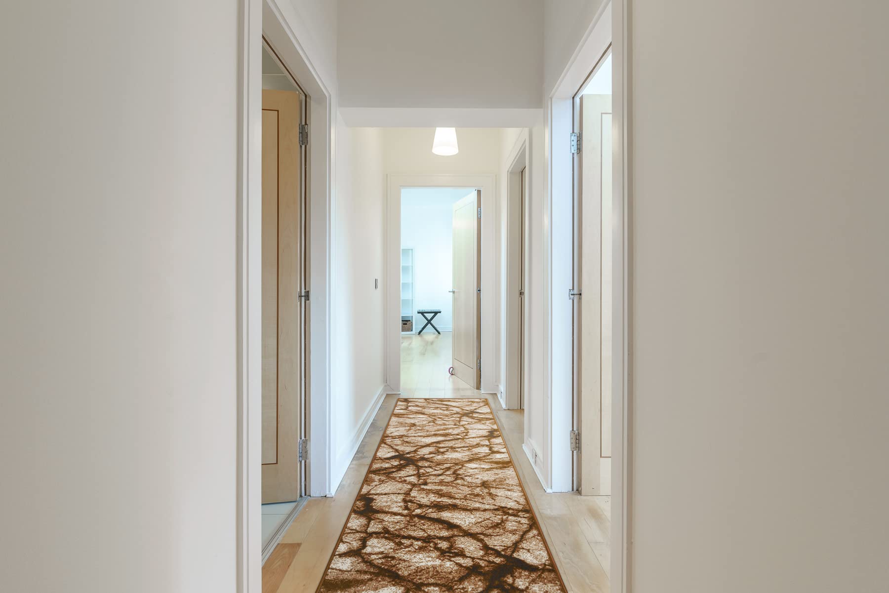 Alfombra de pasillo para decorar recibidores modernos con diseño Mármol Oro