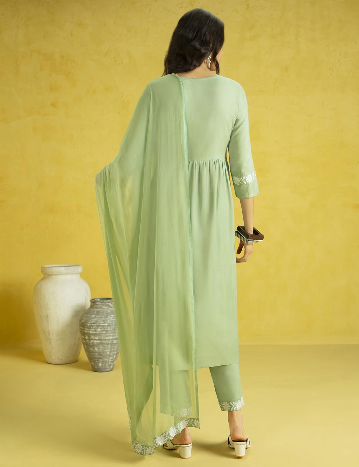 Kaari Completo Kurta Chikankari da Donna Dupatta - vestibilità Aderente e Svasata | Dupatta in Chiffon con Fascia Ricamata | Pantaloni Dritti con Tasca Laterale | Completo Kurta da Donna