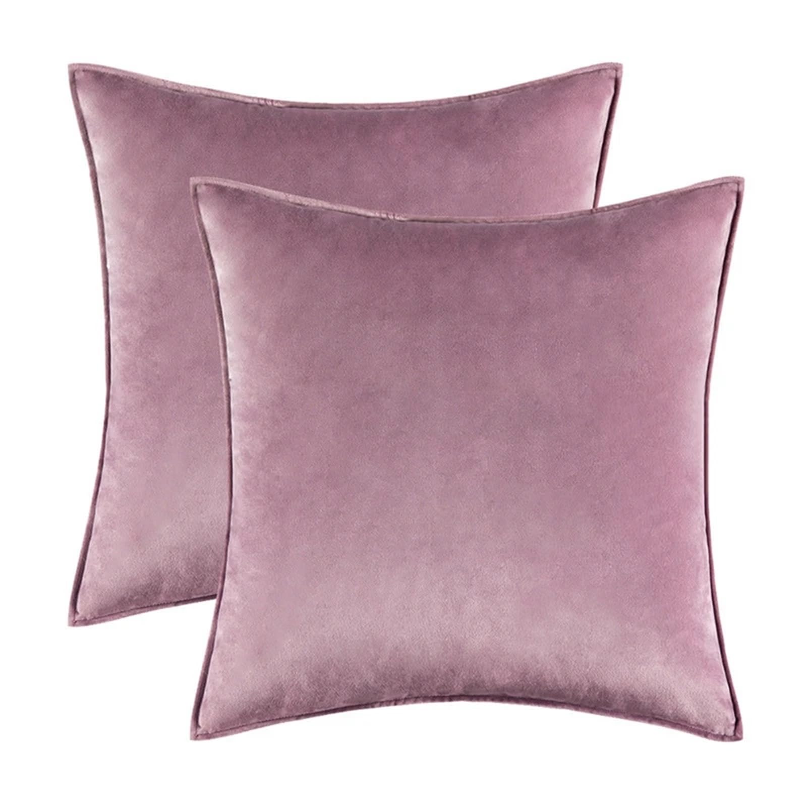 Housse de coussin en chenille mauve pour rénover un canapé fatigué